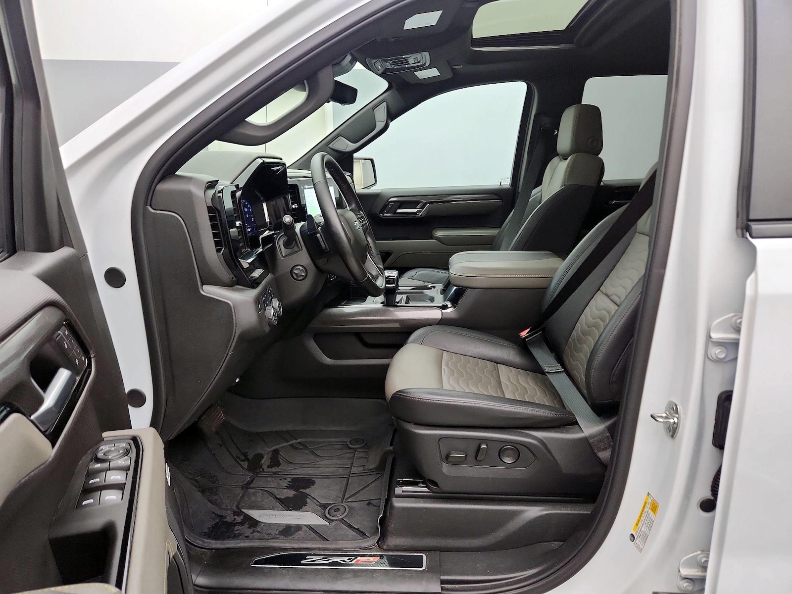 2025 Chevrolet Silverado 1500 ZR2 - Photo 12