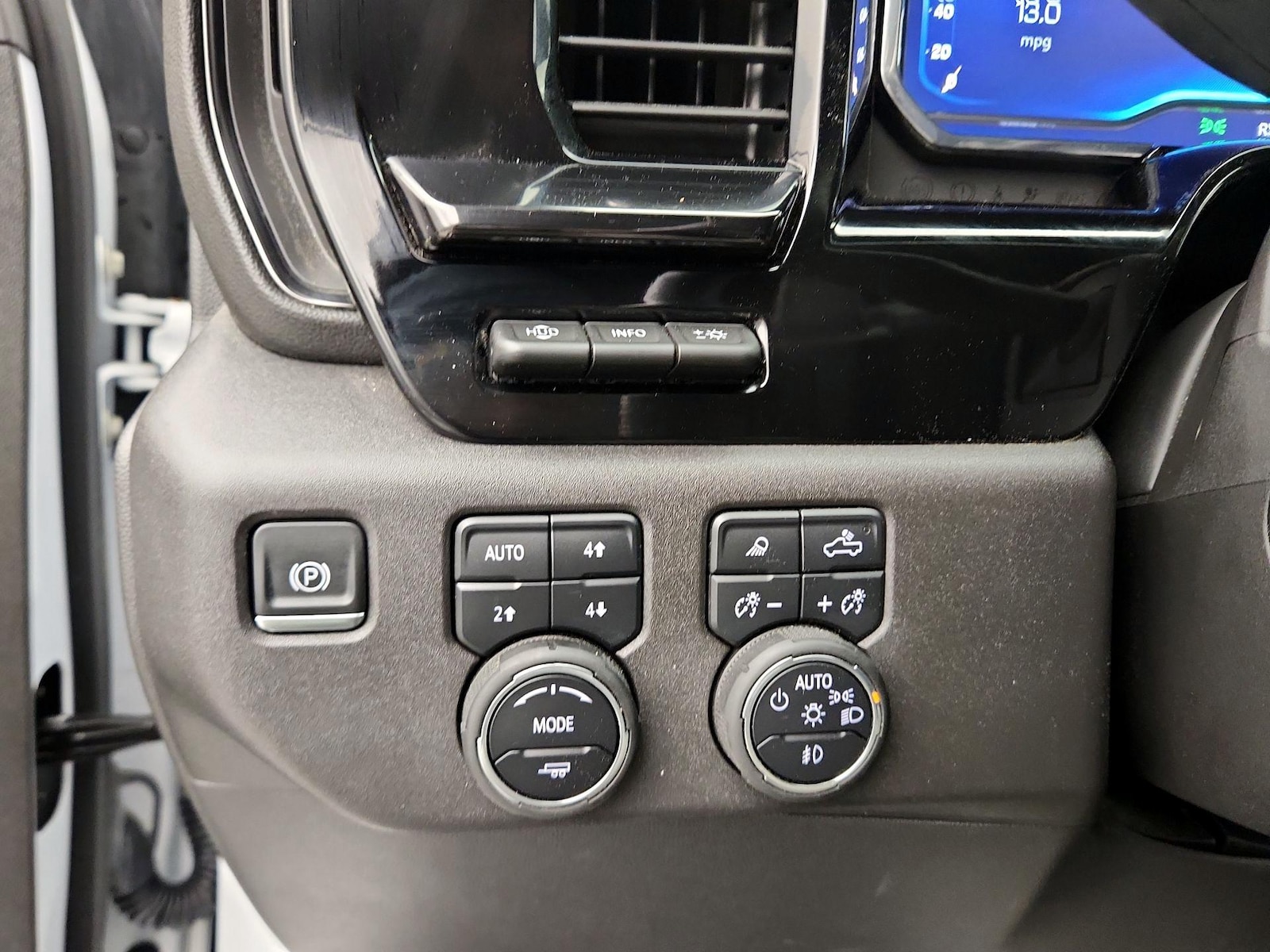 2025 Chevrolet Silverado 1500 ZR2 - Photo 14