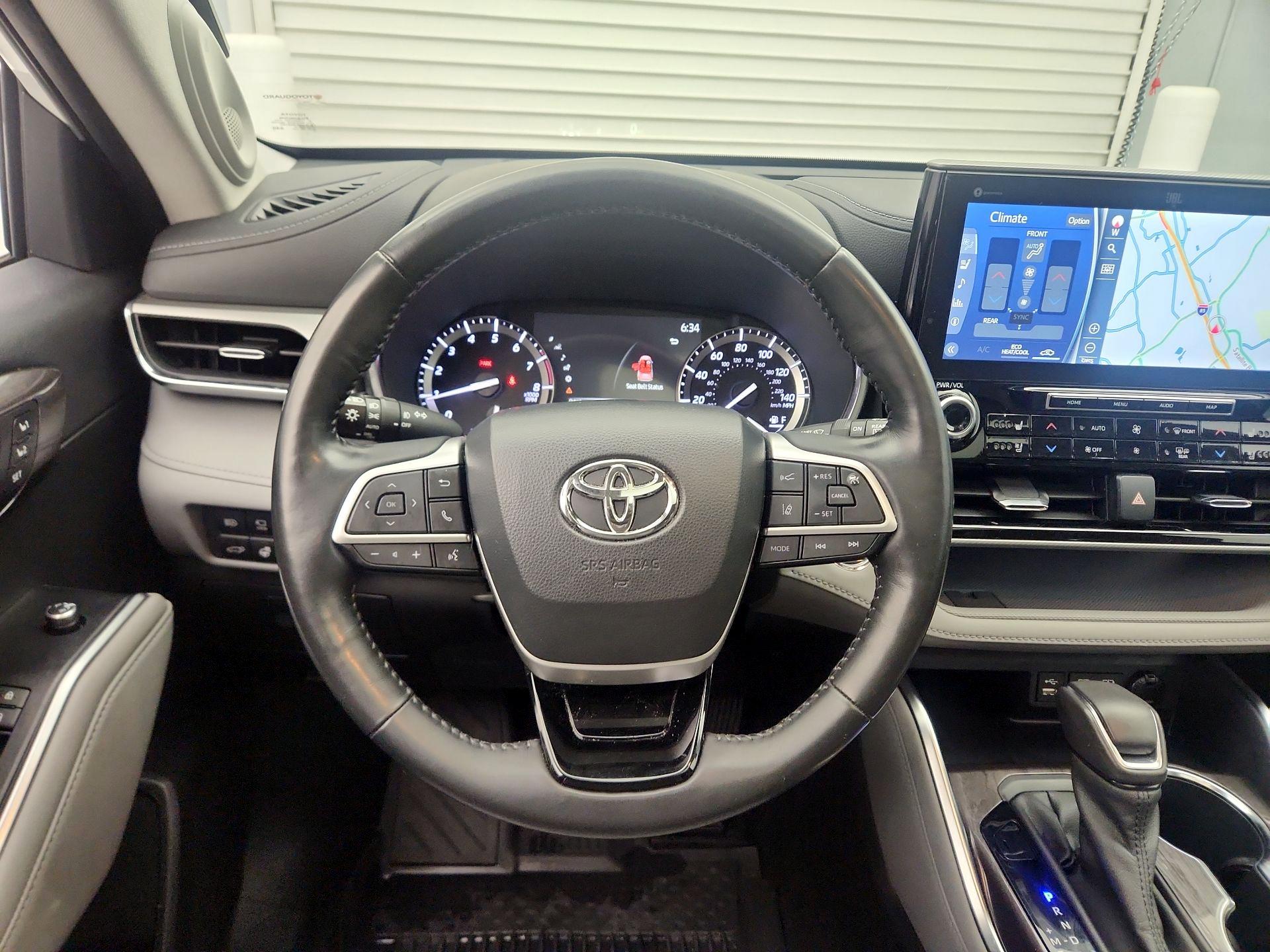 Thumbnail: 2022 Toyota Highlander - 10