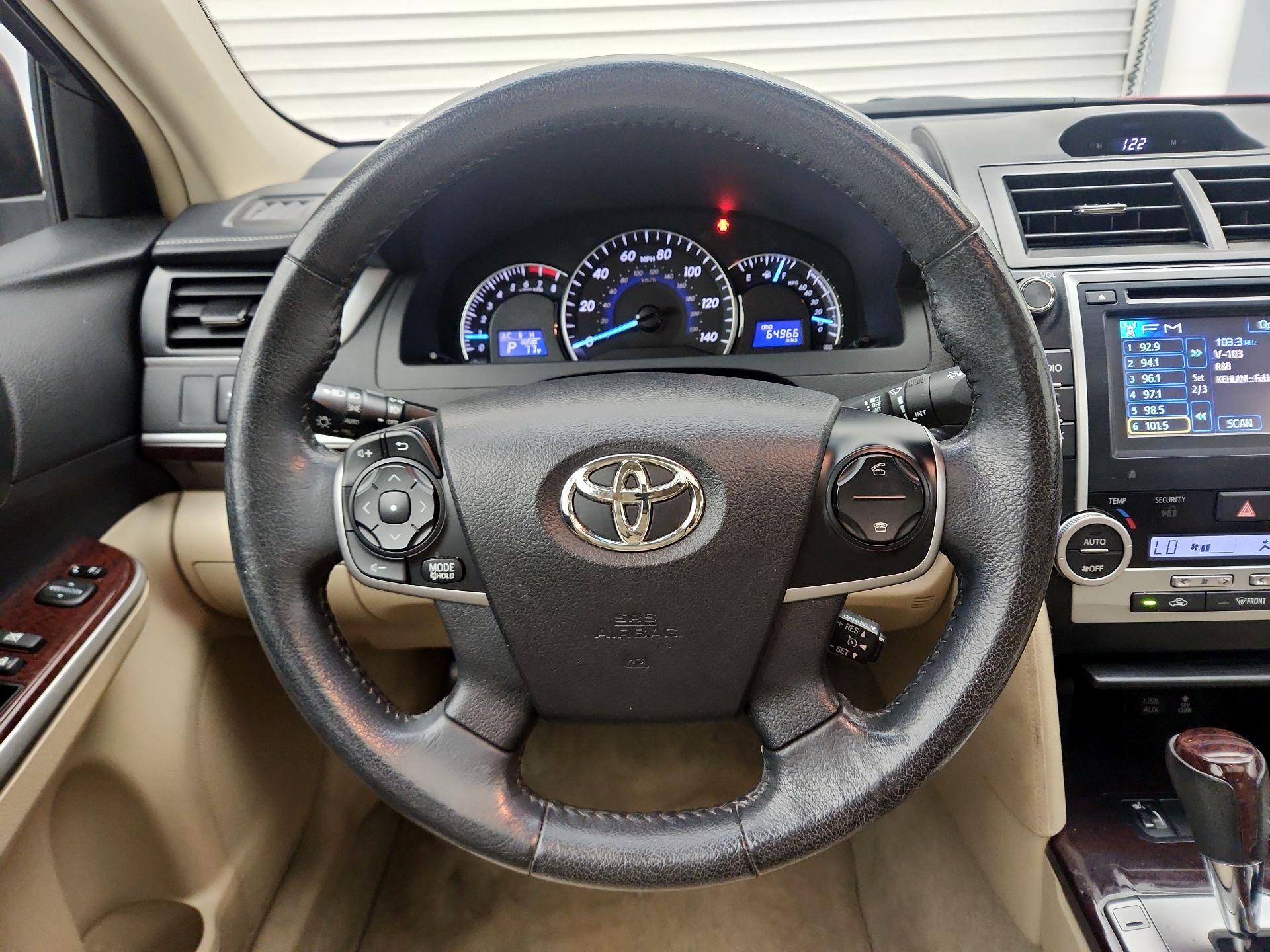 Thumbnail: 2014 Toyota Camry - 10