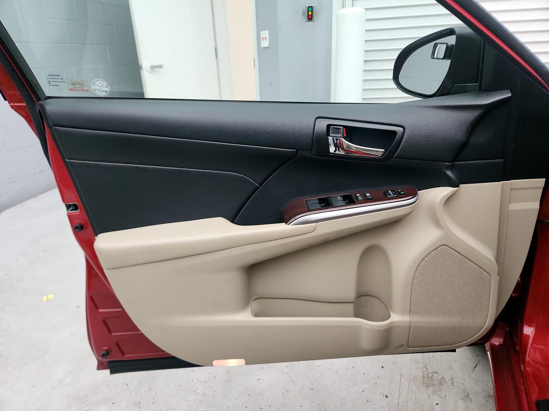 Thumbnail: 2014 Toyota Camry - 12