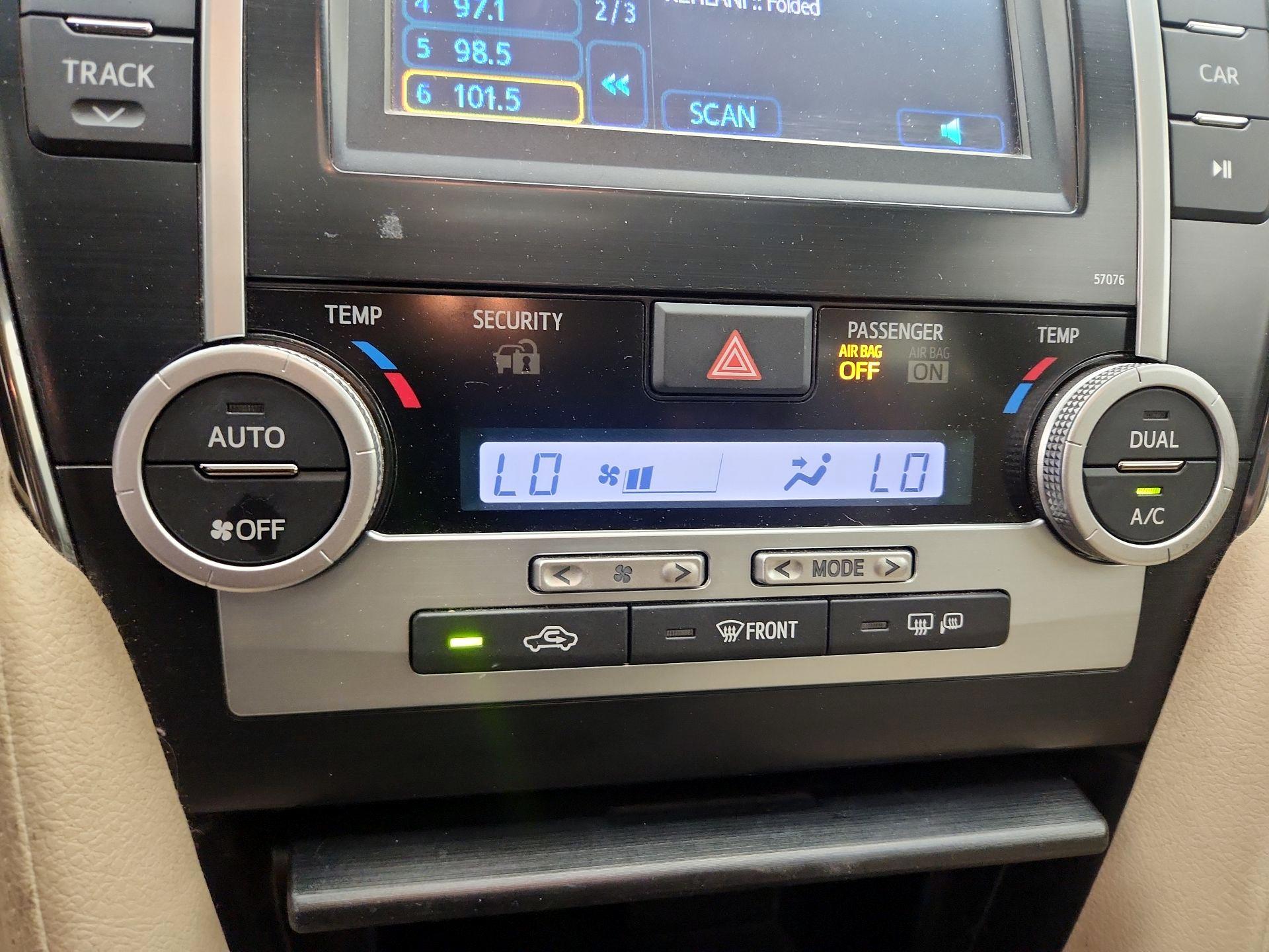 Thumbnail: 2014 Toyota Camry - 15