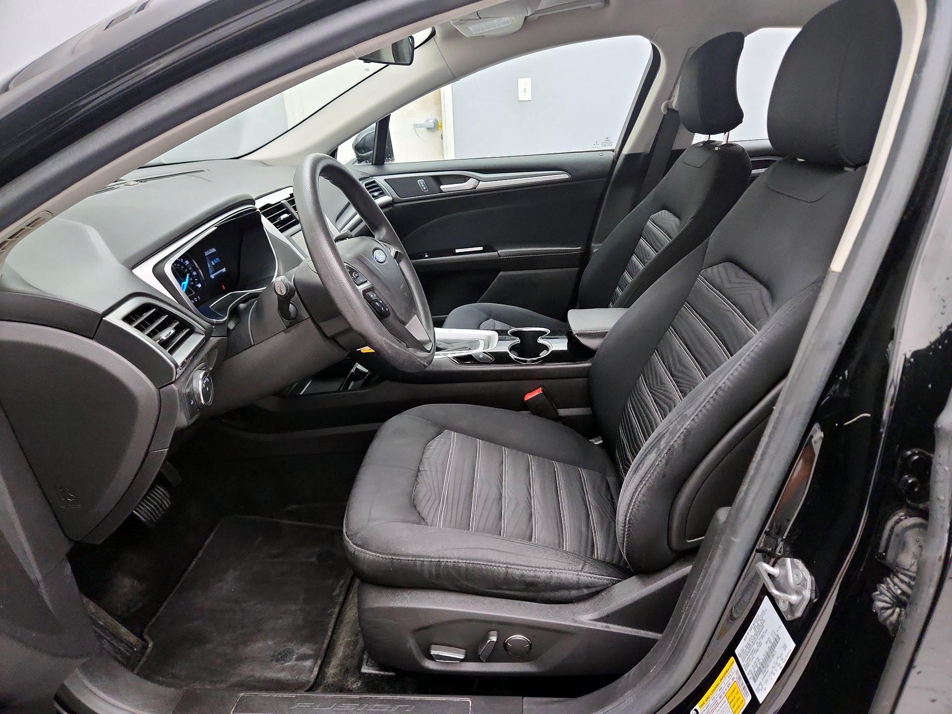 Thumbnail: 2016 Ford Fusion - 11