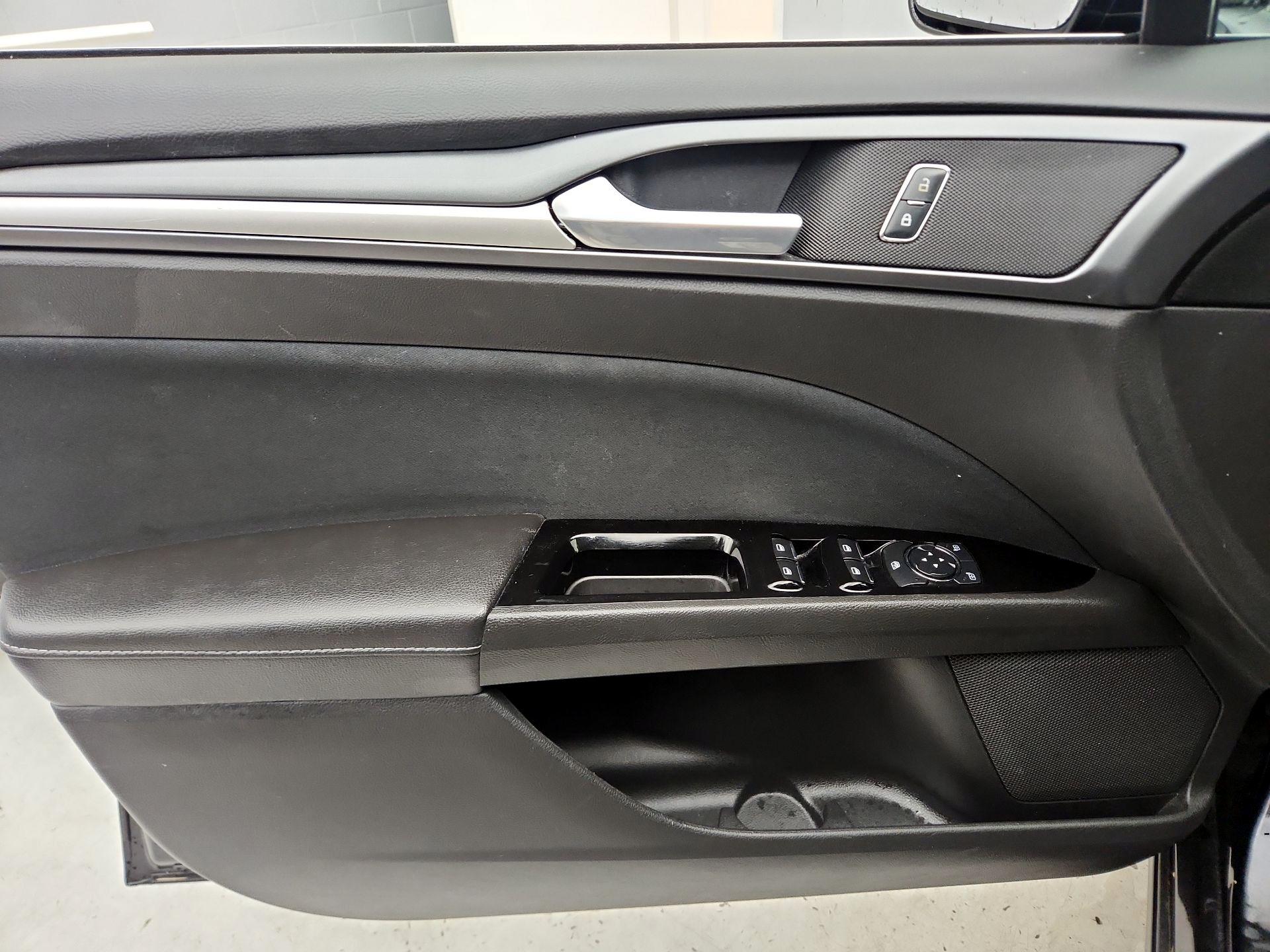 Thumbnail: 2016 Ford Fusion - 12