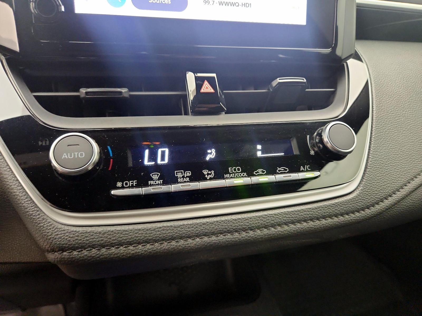 2023 Toyota Corolla SE - Photo 17