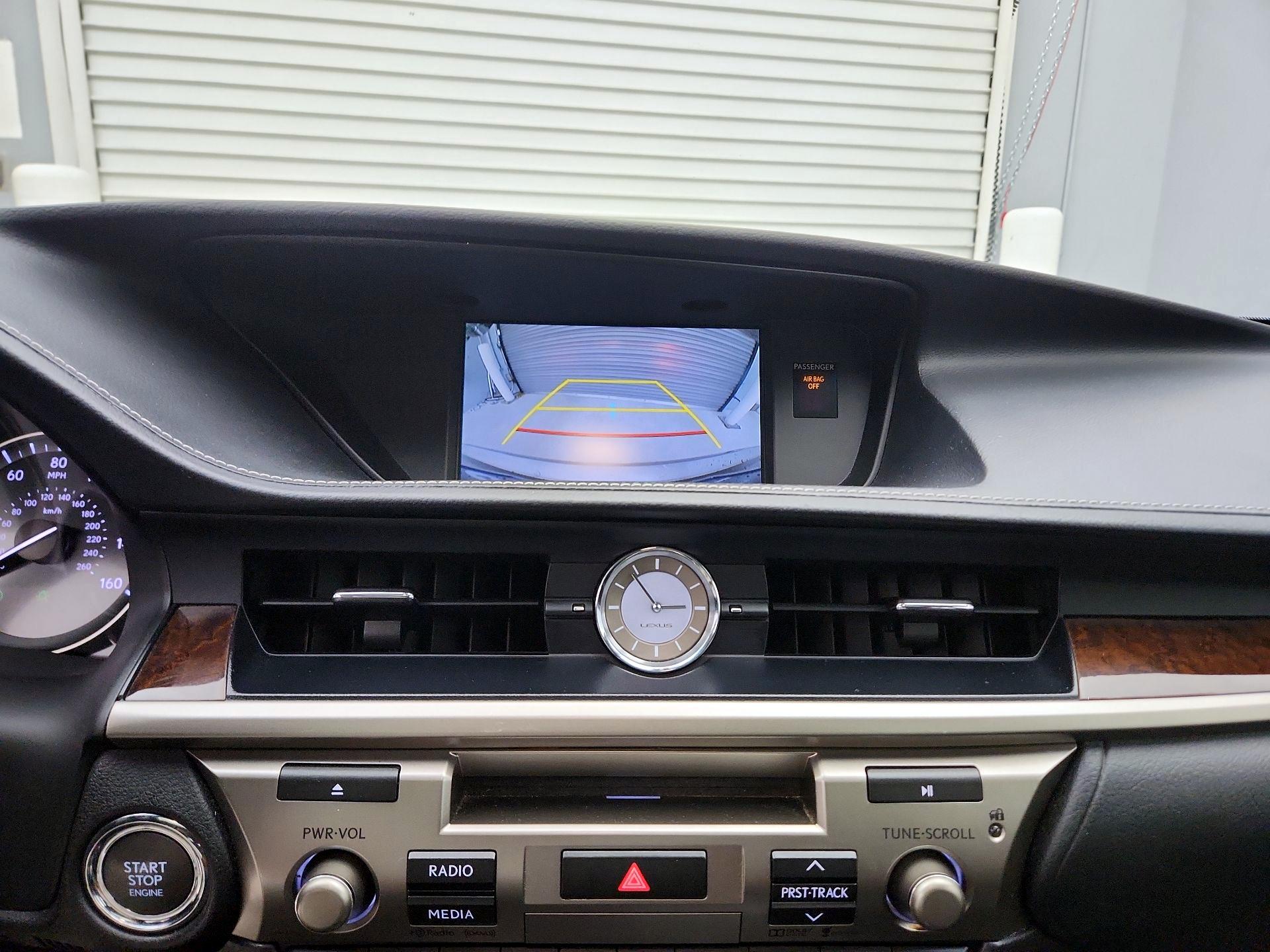 Thumbnail: 2016 Lexus ES - 14