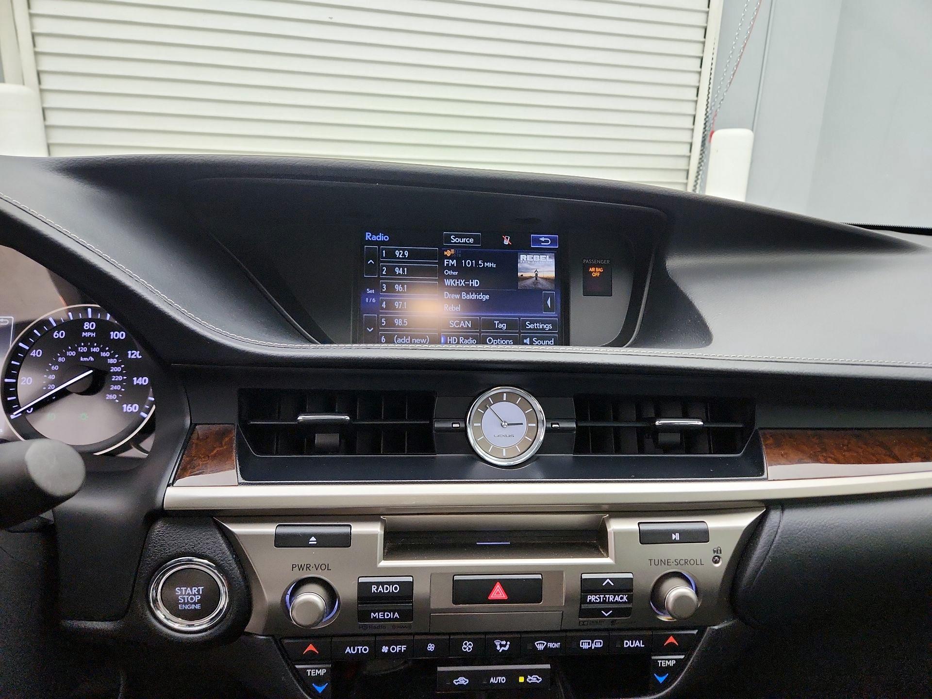 Thumbnail: 2016 Lexus ES - 15