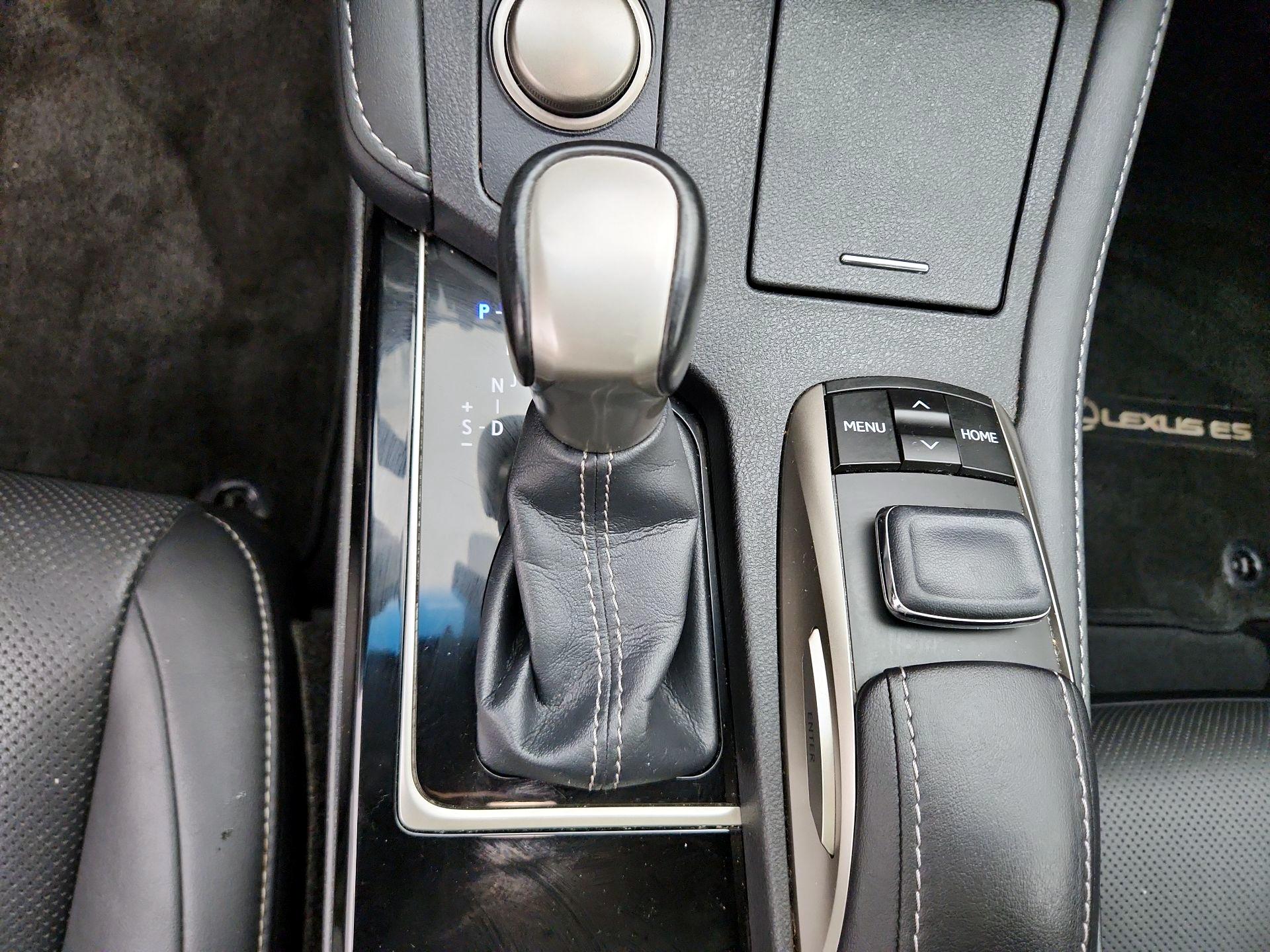Thumbnail: 2016 Lexus ES - 17