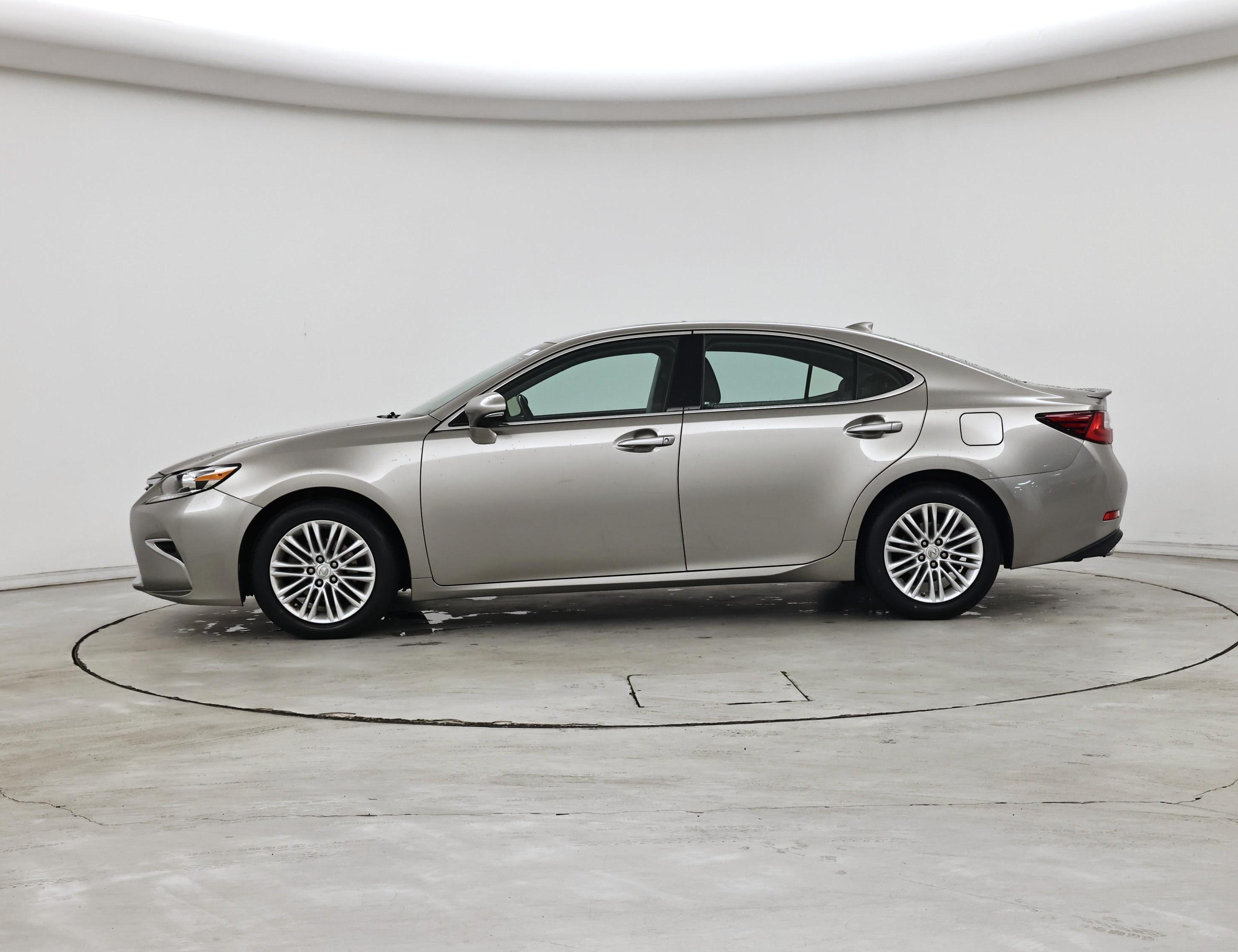 Thumbnail: 2016 Lexus ES - 3