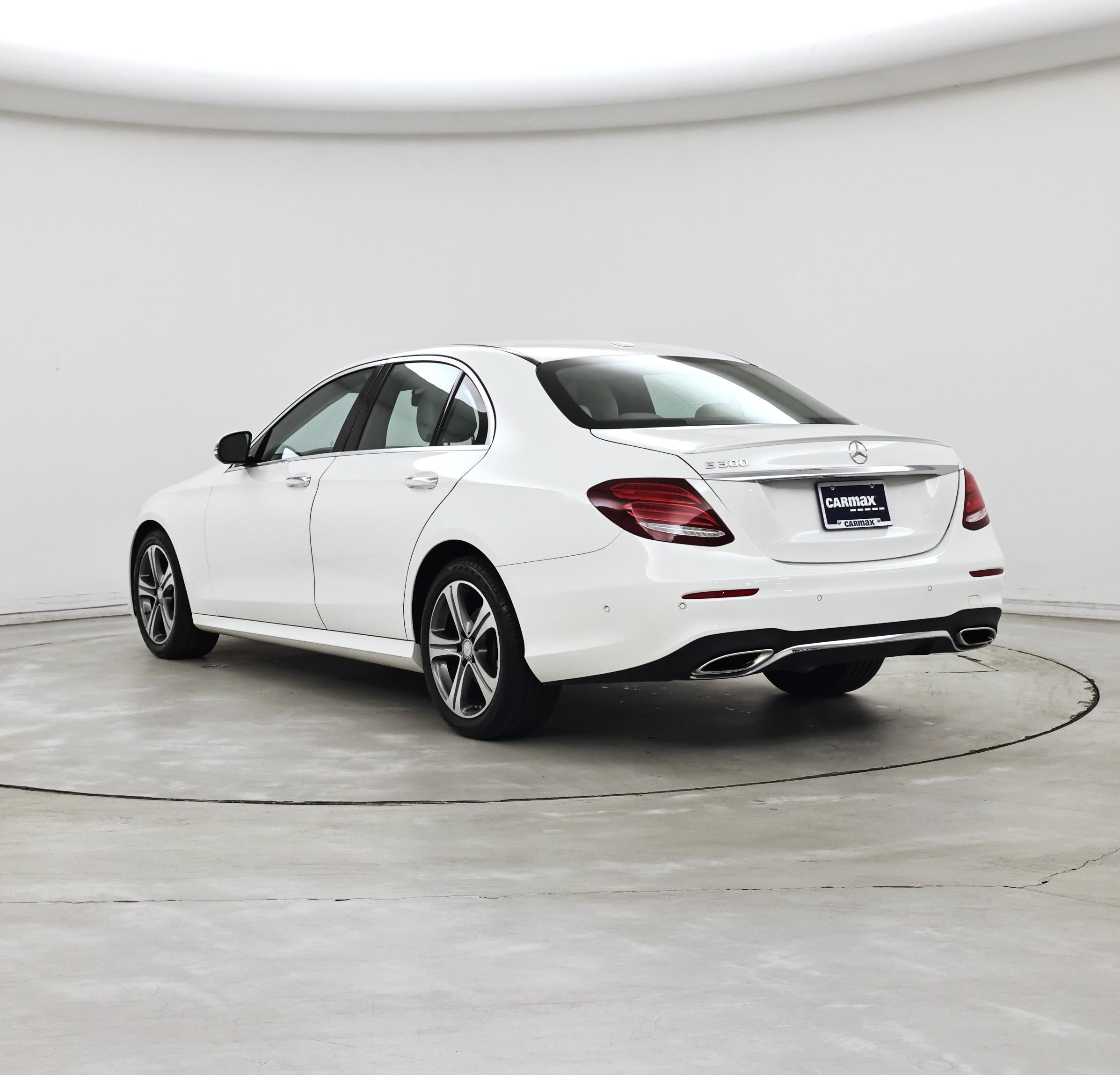 Thumbnail: 2017 Mercedes-Benz E-Class - 2