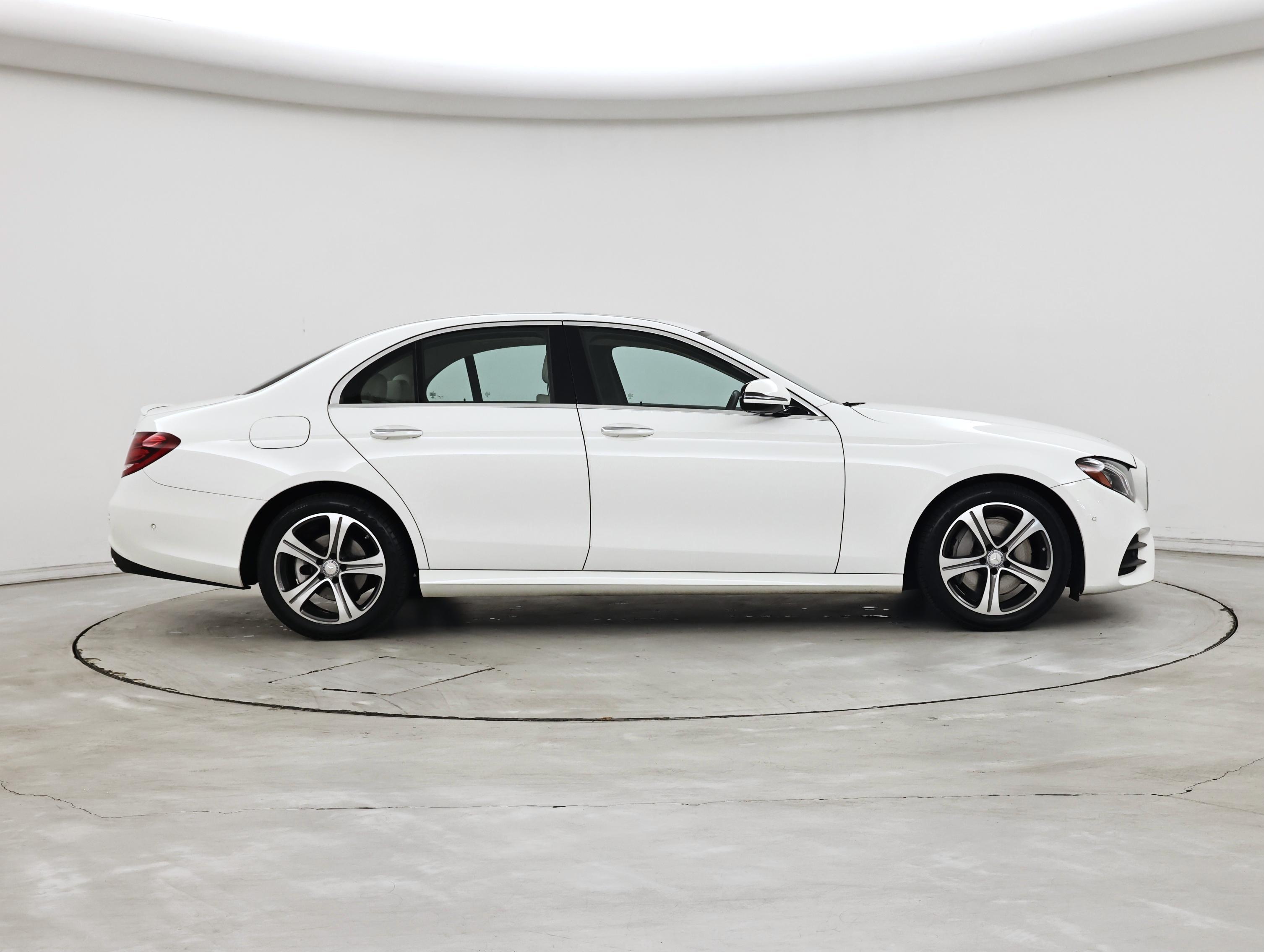 Thumbnail: 2017 Mercedes-Benz E-Class - 7