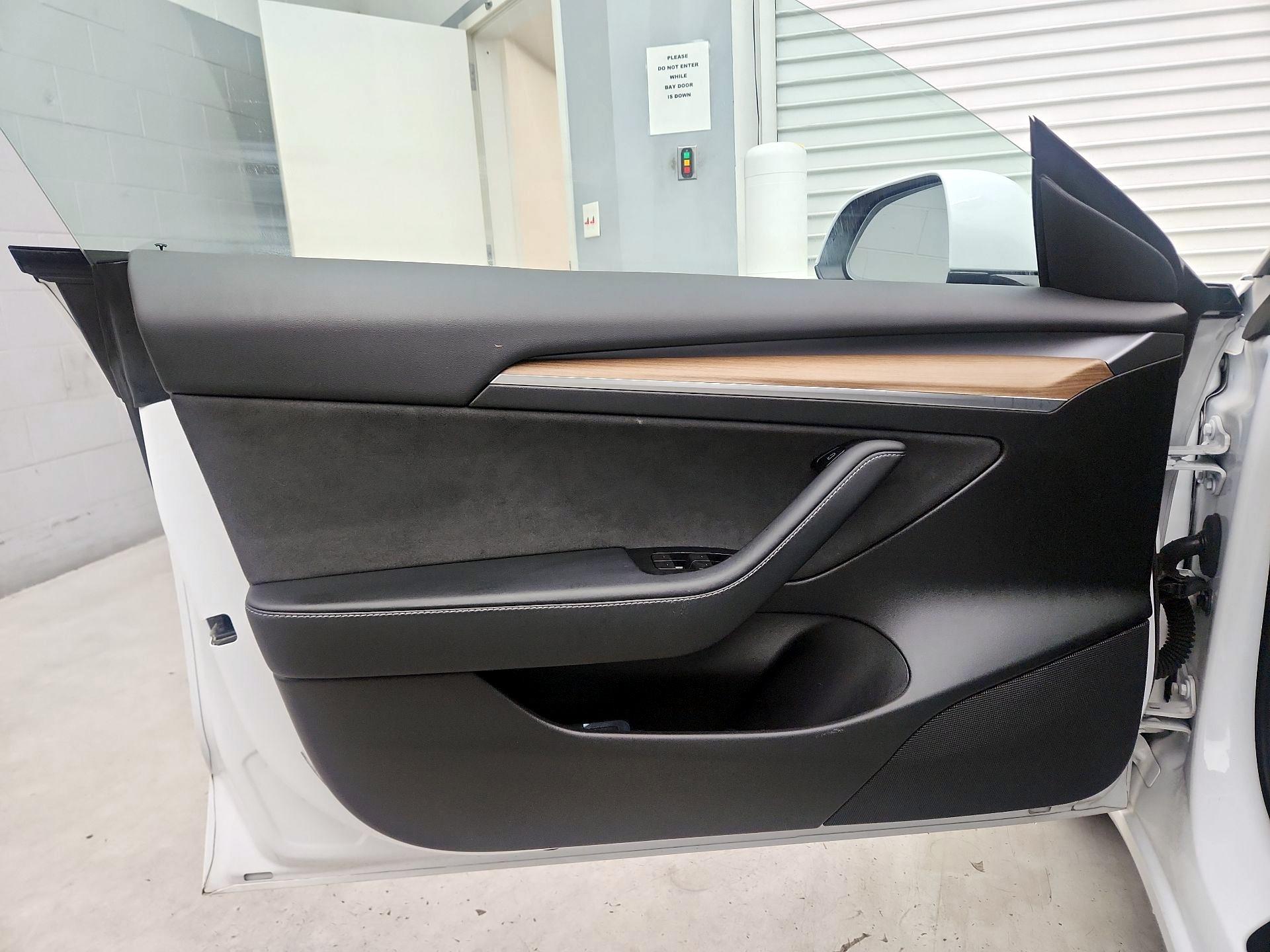 Thumbnail: 2022 Tesla Model 3 - 12