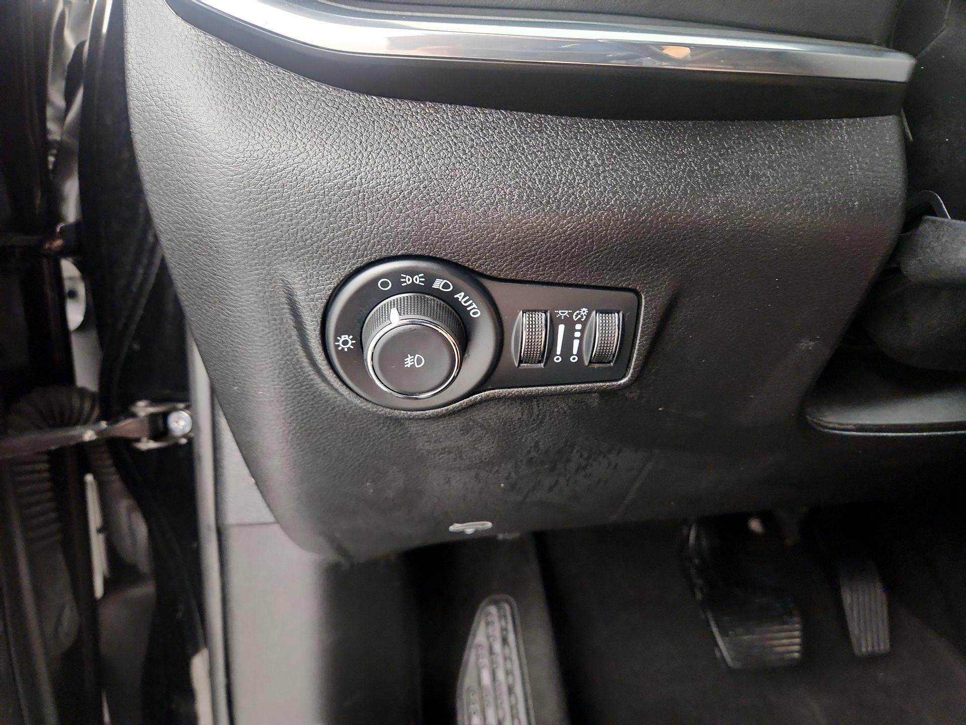 Thumbnail: 2022 Jeep Compass - 13