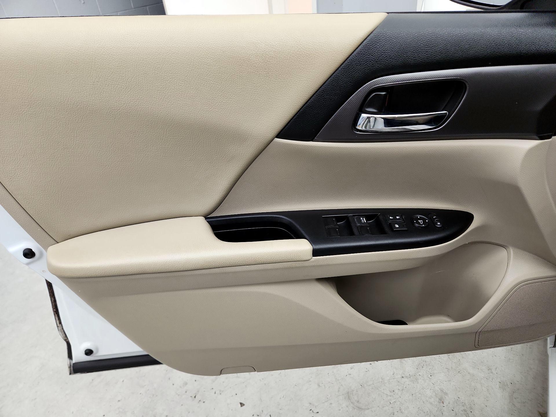 Thumbnail: 2015 Honda Accord - 12