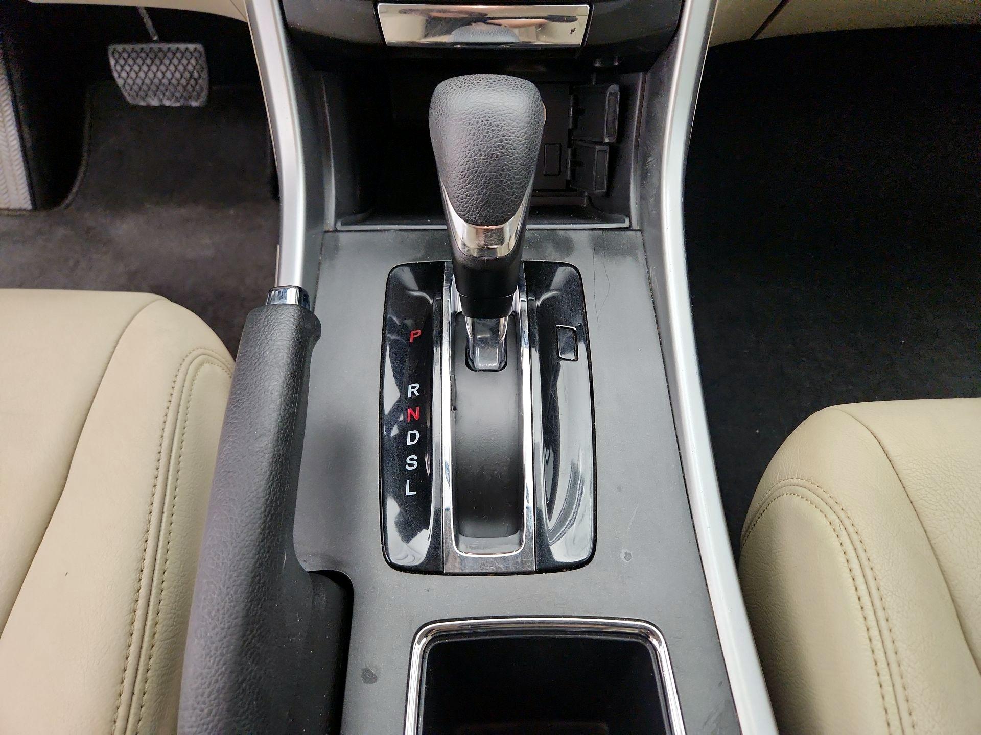 Thumbnail: 2015 Honda Accord - 17