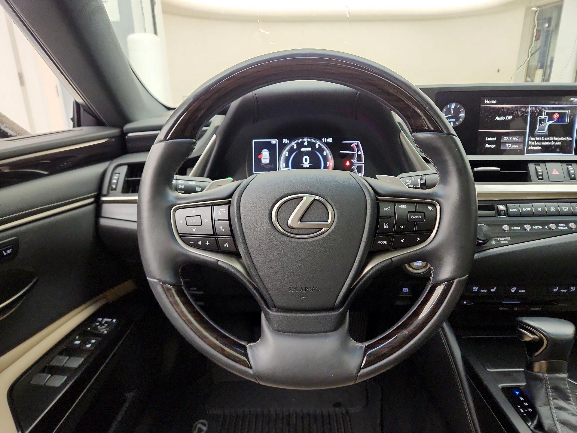 Thumbnail: 2020 Lexus ES - 10