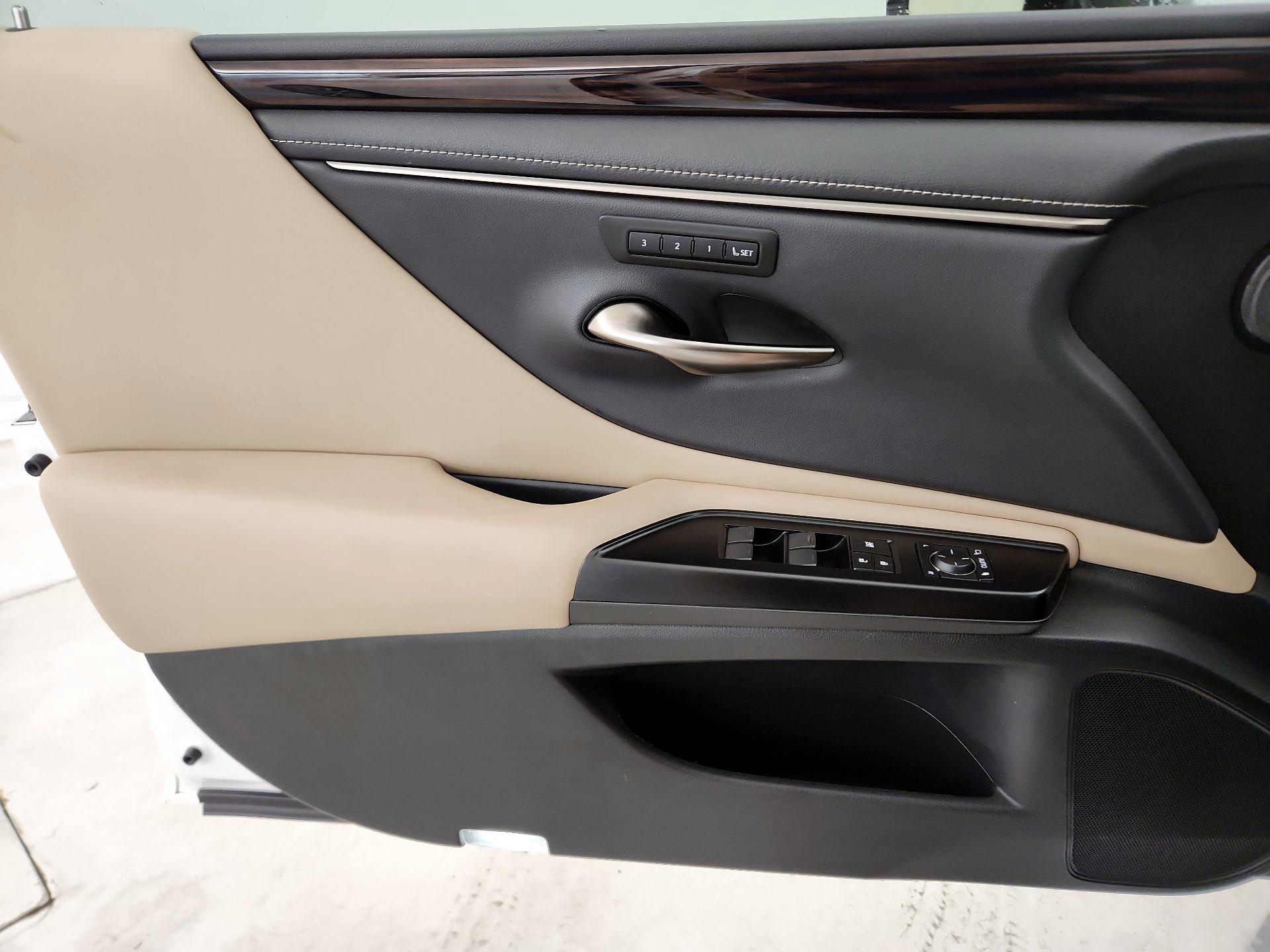 Thumbnail: 2020 Lexus ES - 12