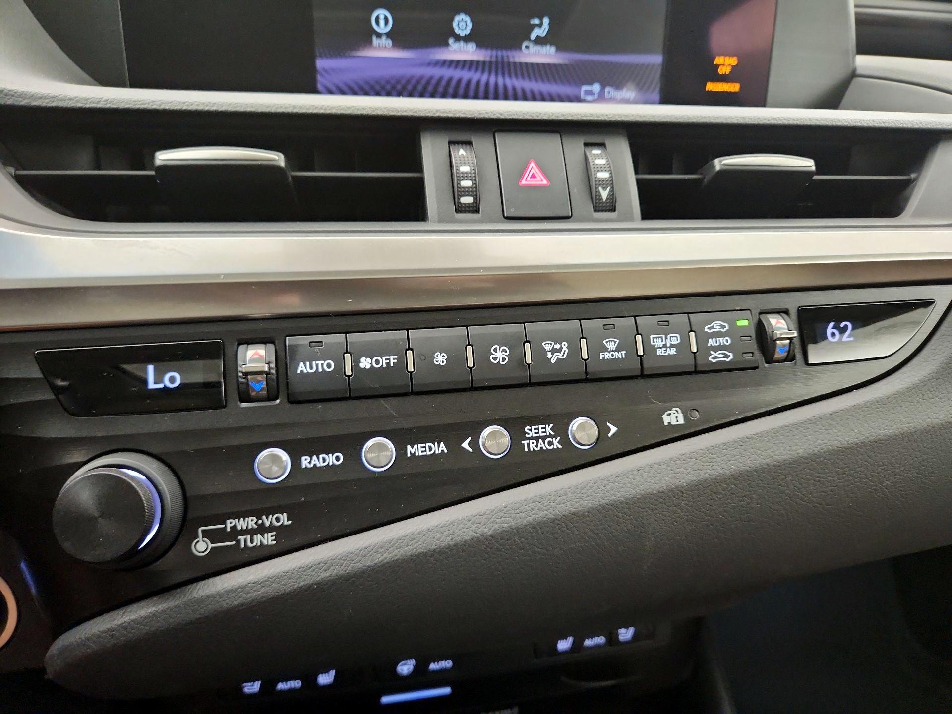 Thumbnail: 2020 Lexus ES - 15
