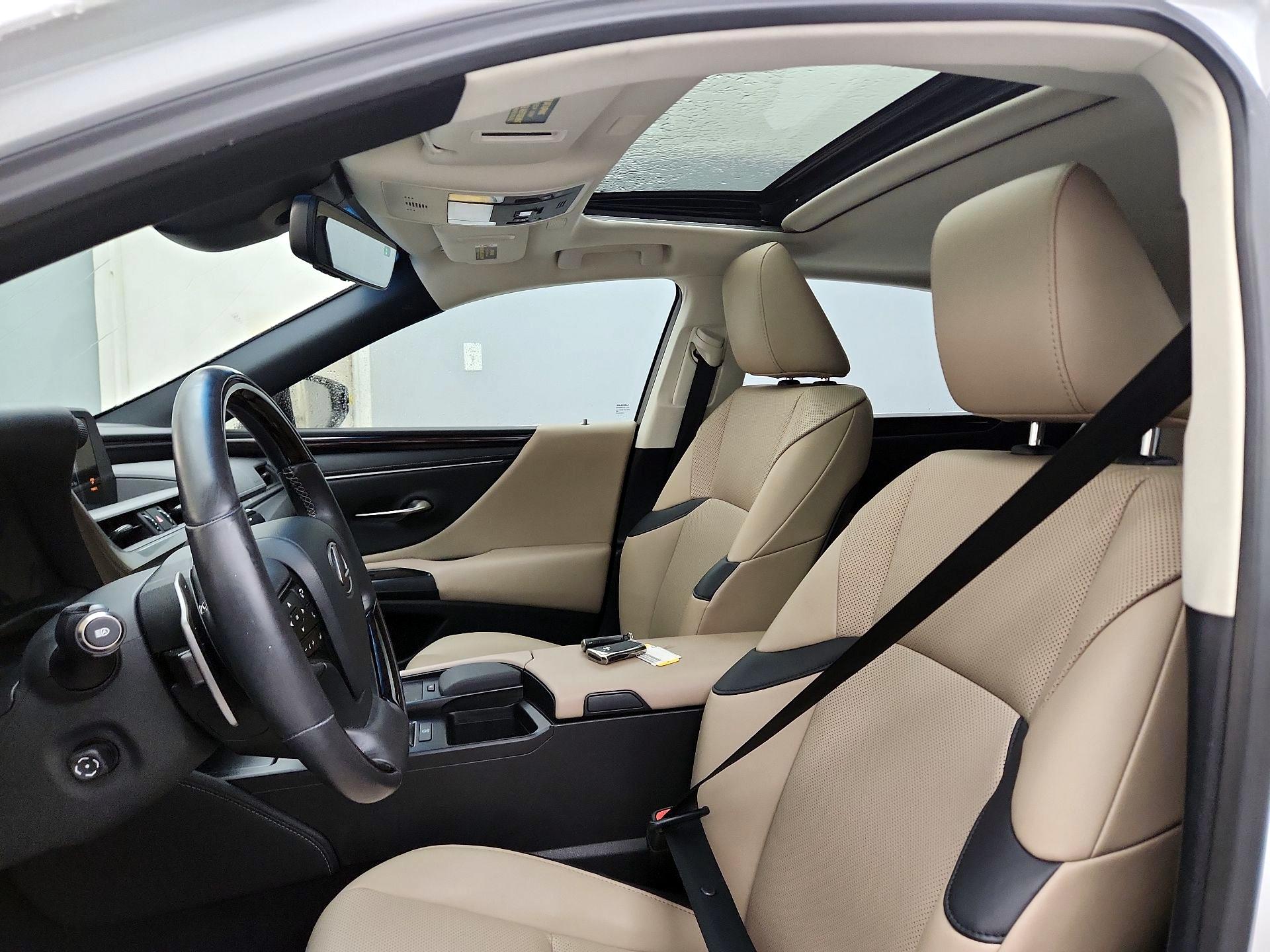 Thumbnail: 2020 Lexus ES - 18