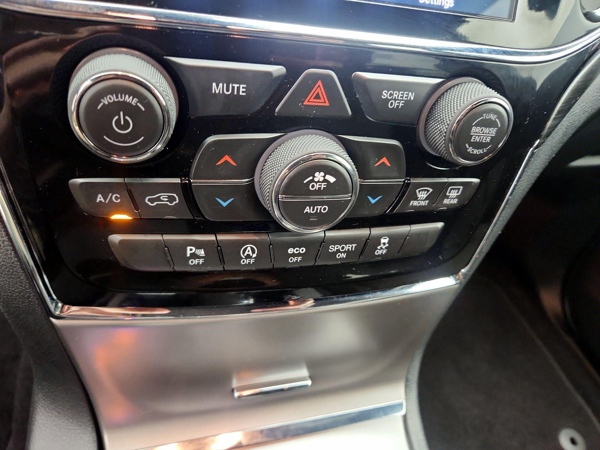 Thumbnail: 2020 Jeep Grand Cherokee - 17
