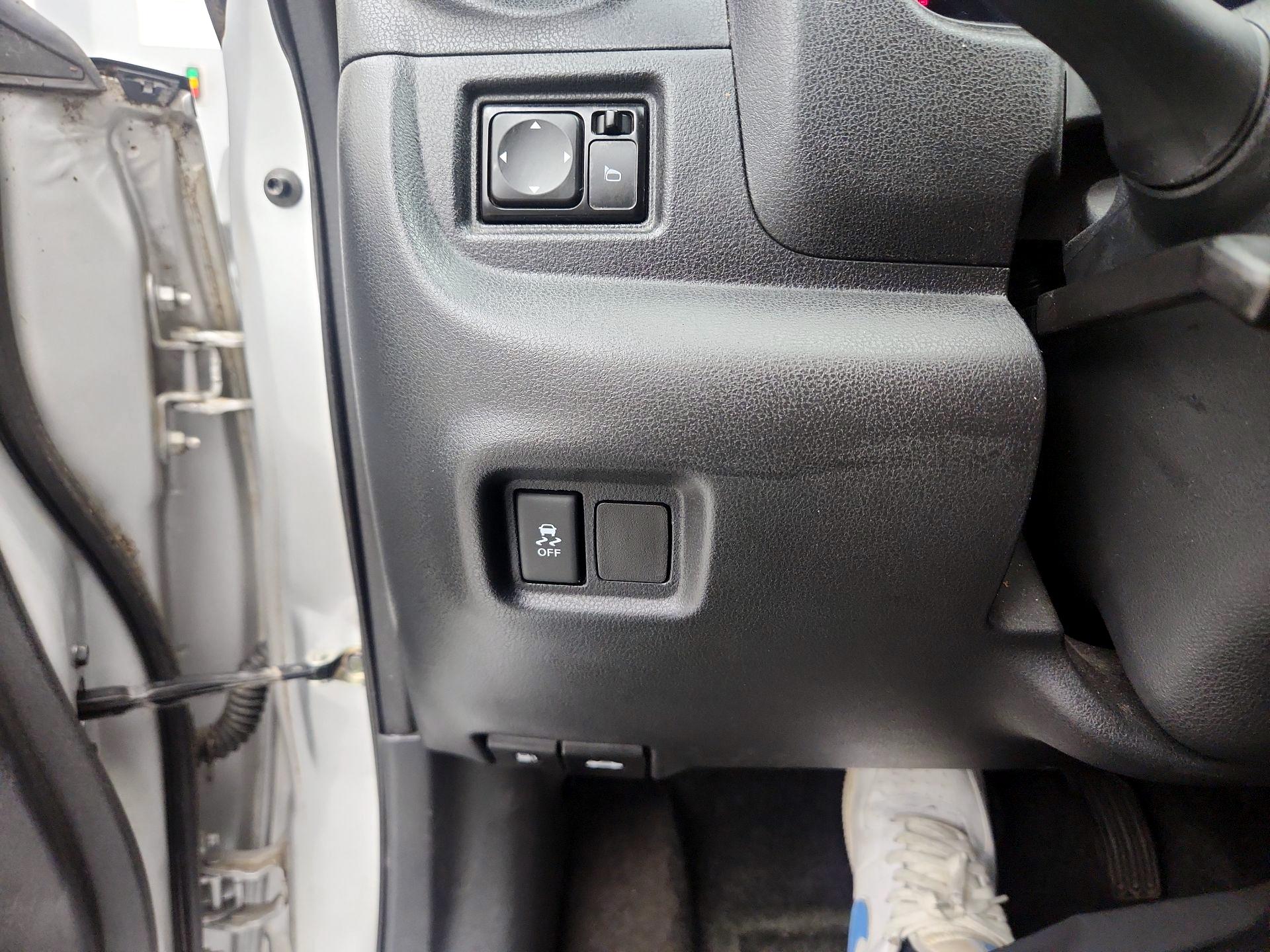 Thumbnail: 2016 Nissan Versa Note - 13