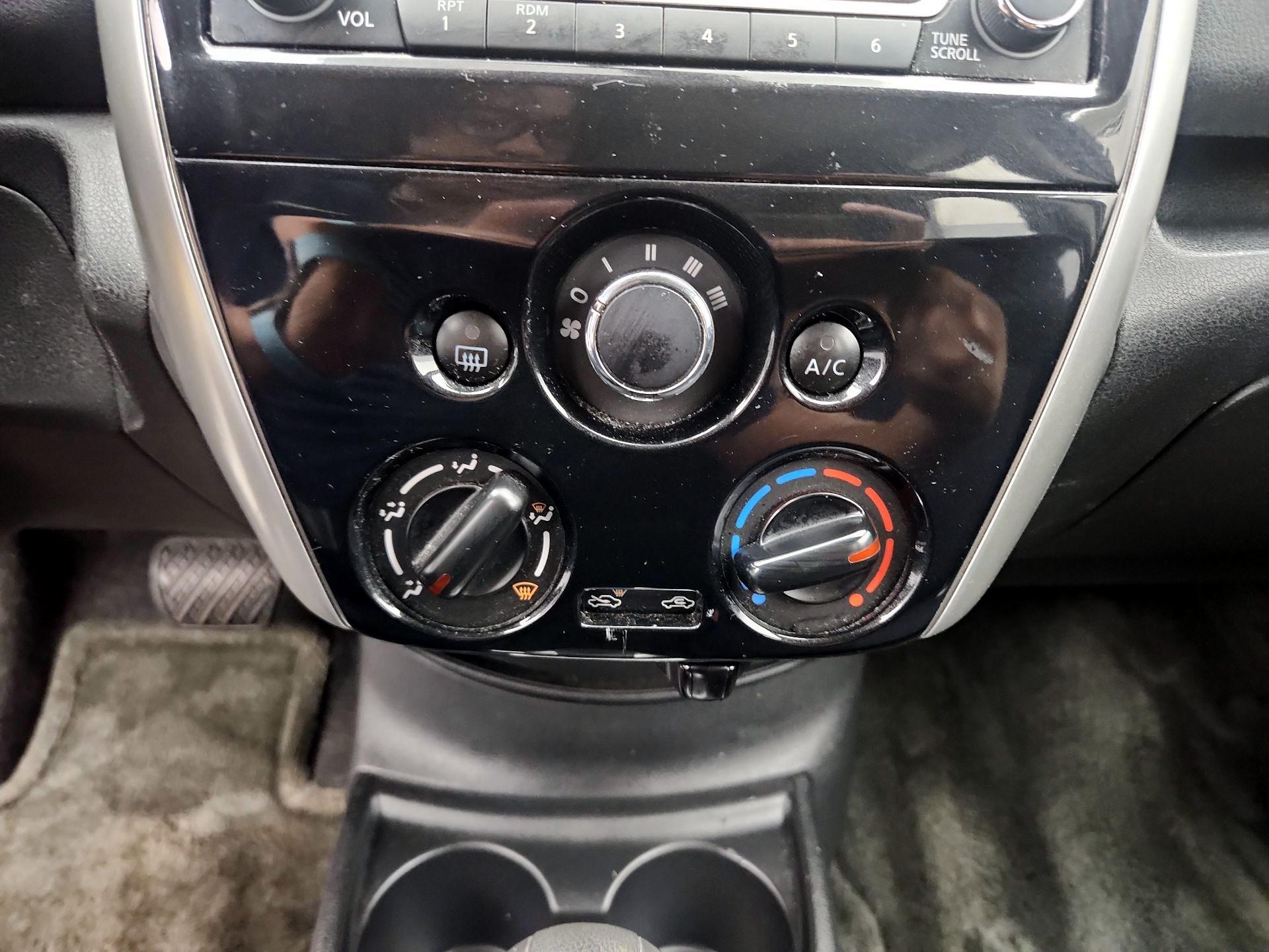Thumbnail: 2016 Nissan Versa Note - 16