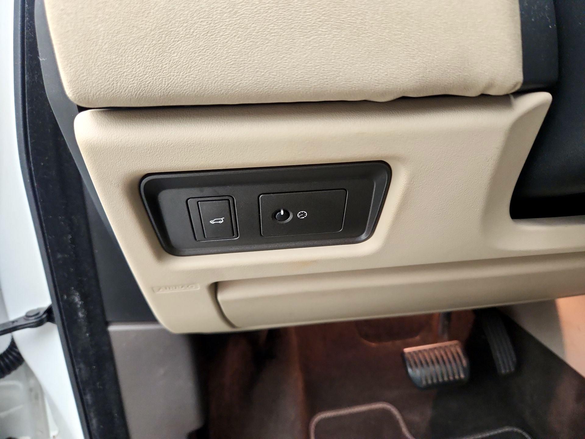 Thumbnail: 2018 Land Rover Range Rover Evoque - 13