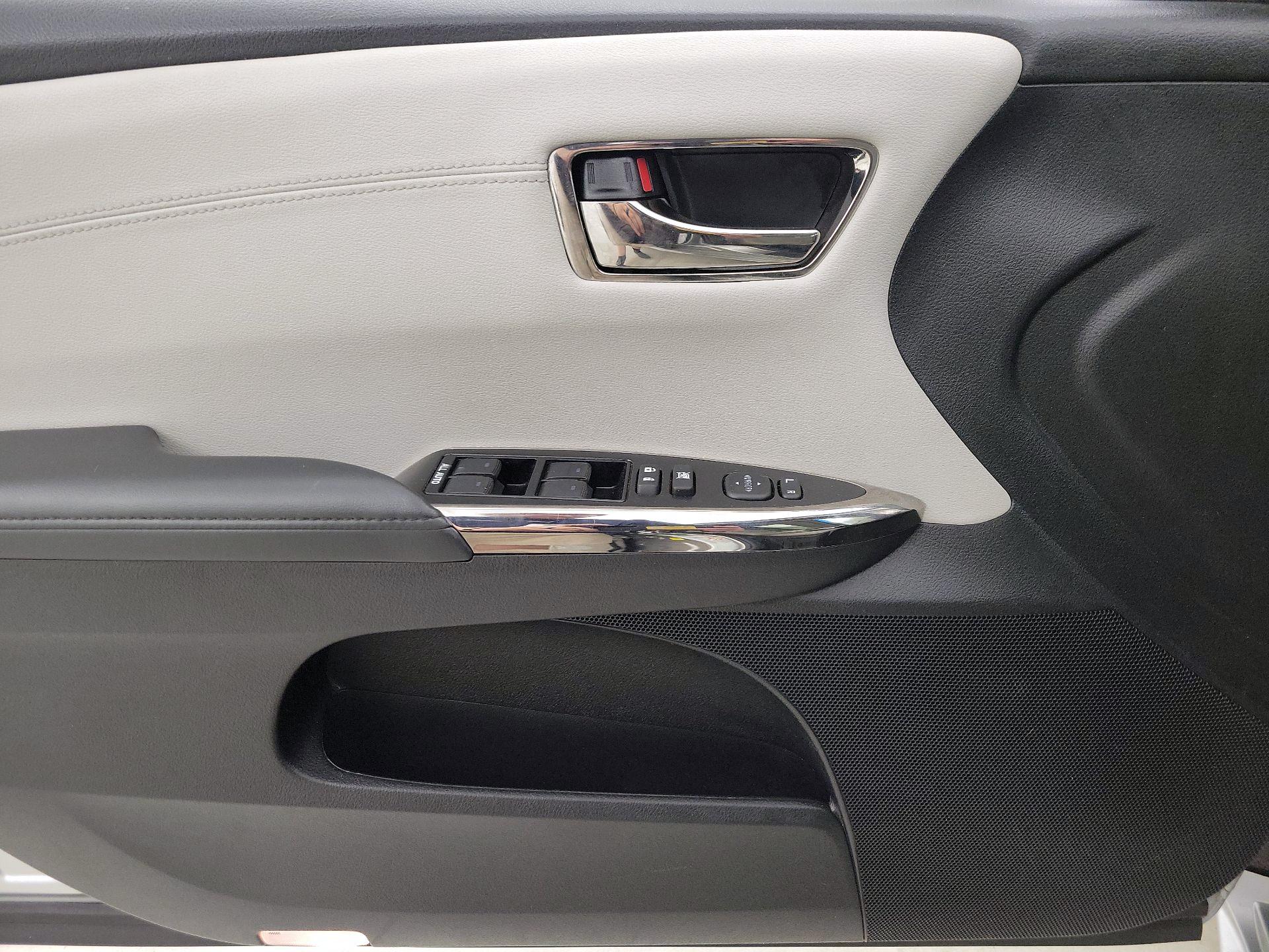 Thumbnail: 2016 Toyota Avalon - 12
