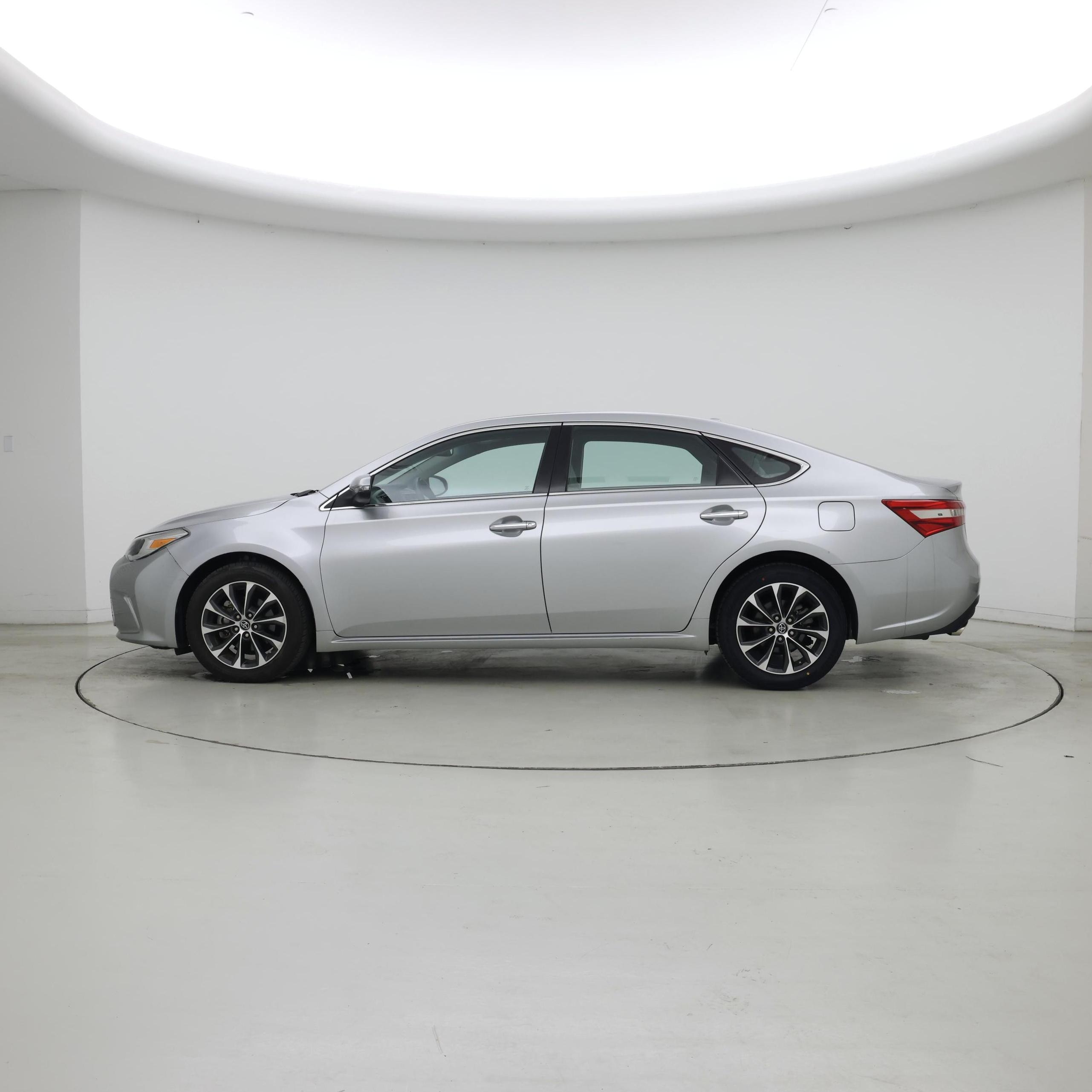 Thumbnail: 2016 Toyota Avalon - 3