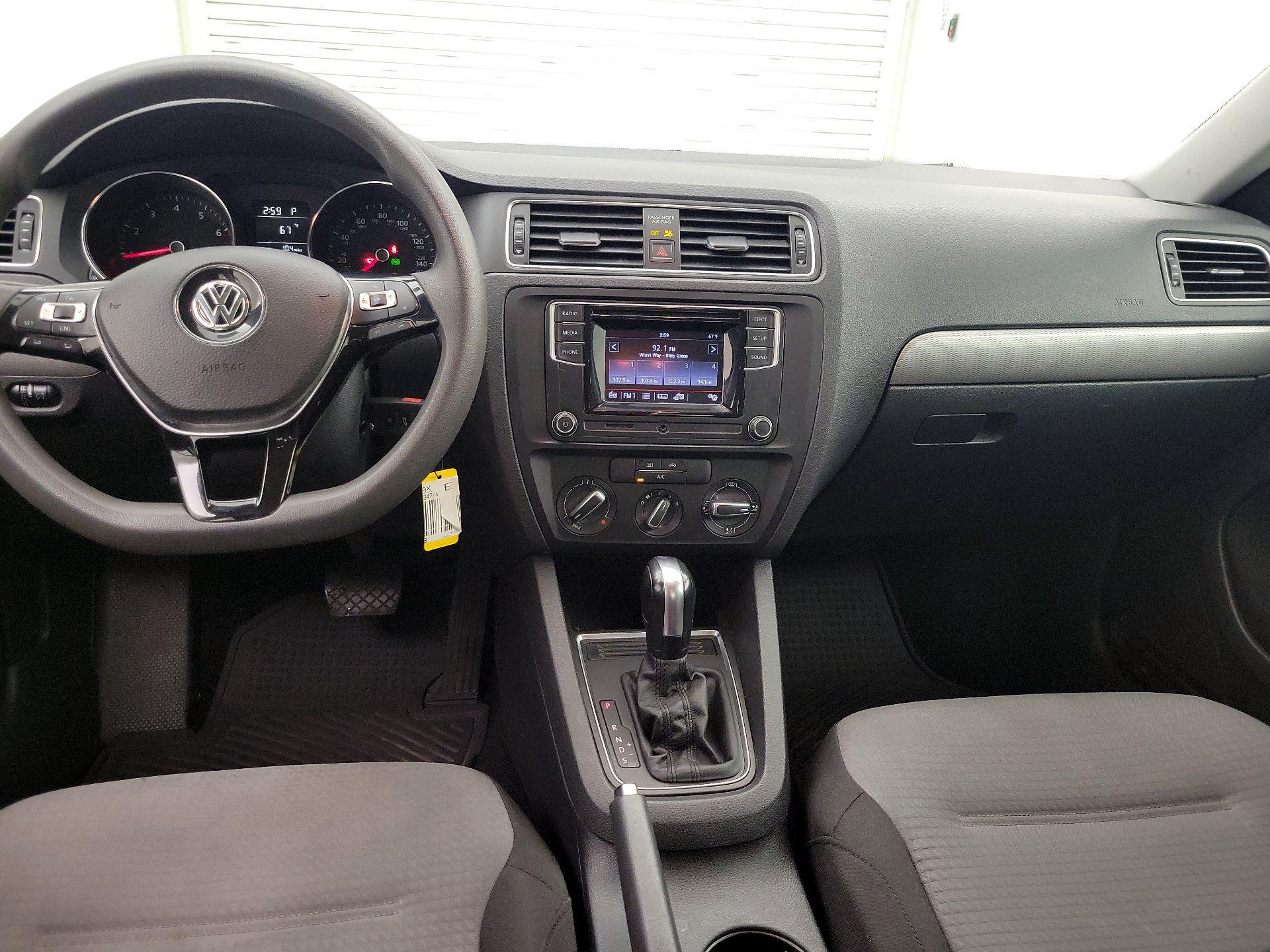 Thumbnail: 2017 Volkswagen Jetta - 9
