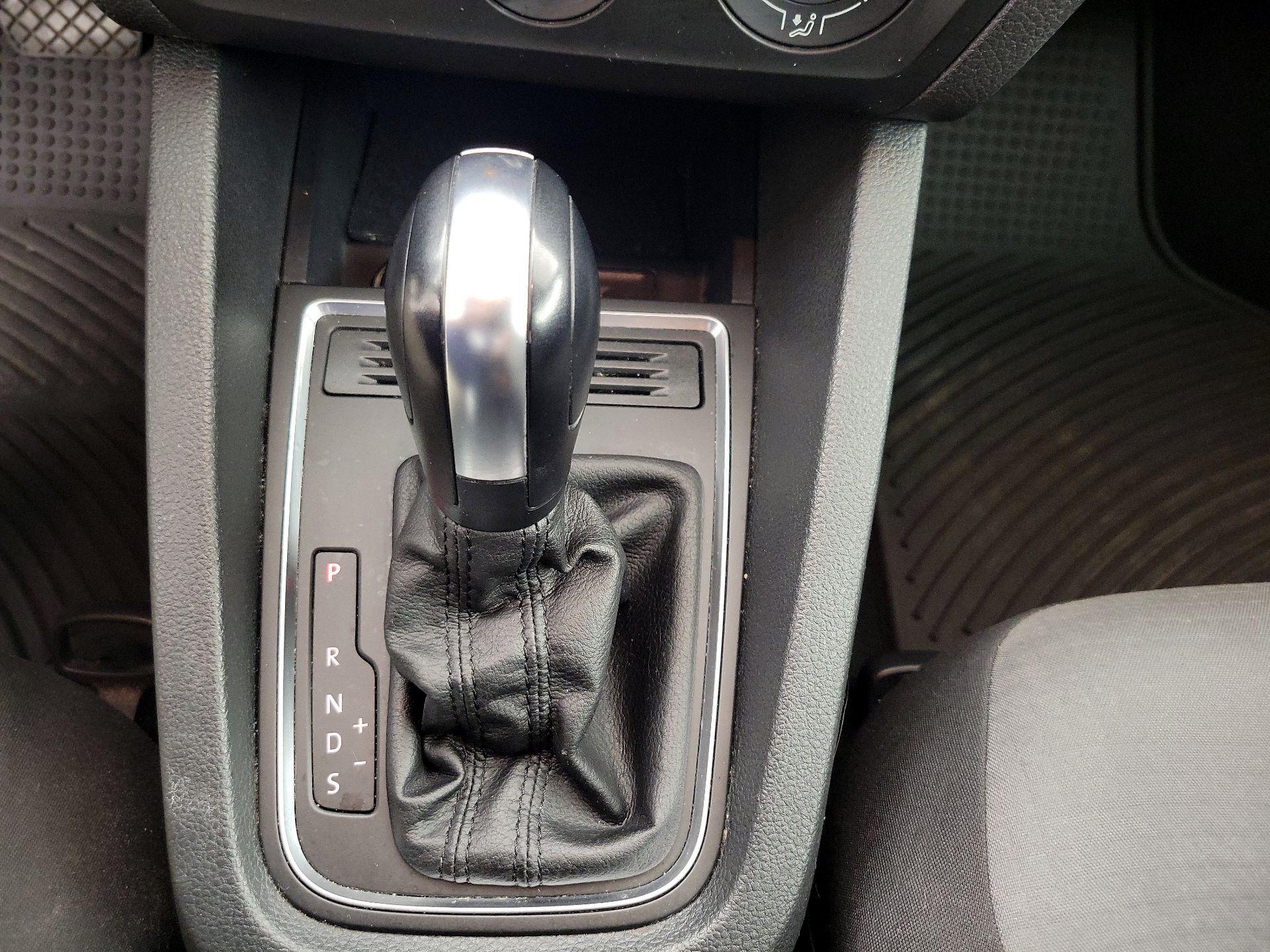 Thumbnail: 2017 Volkswagen Jetta - 17