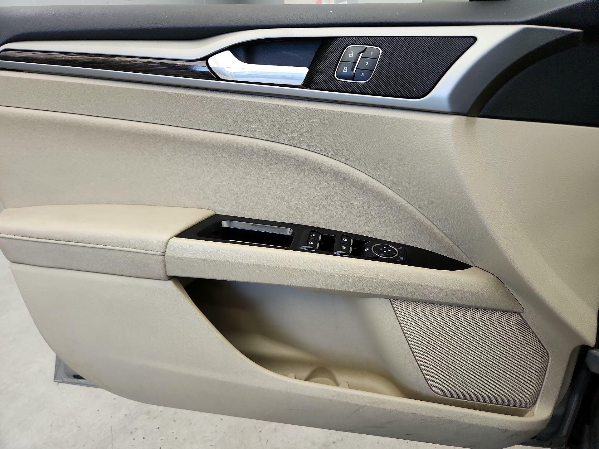 Thumbnail: 2015 Ford Fusion - 12