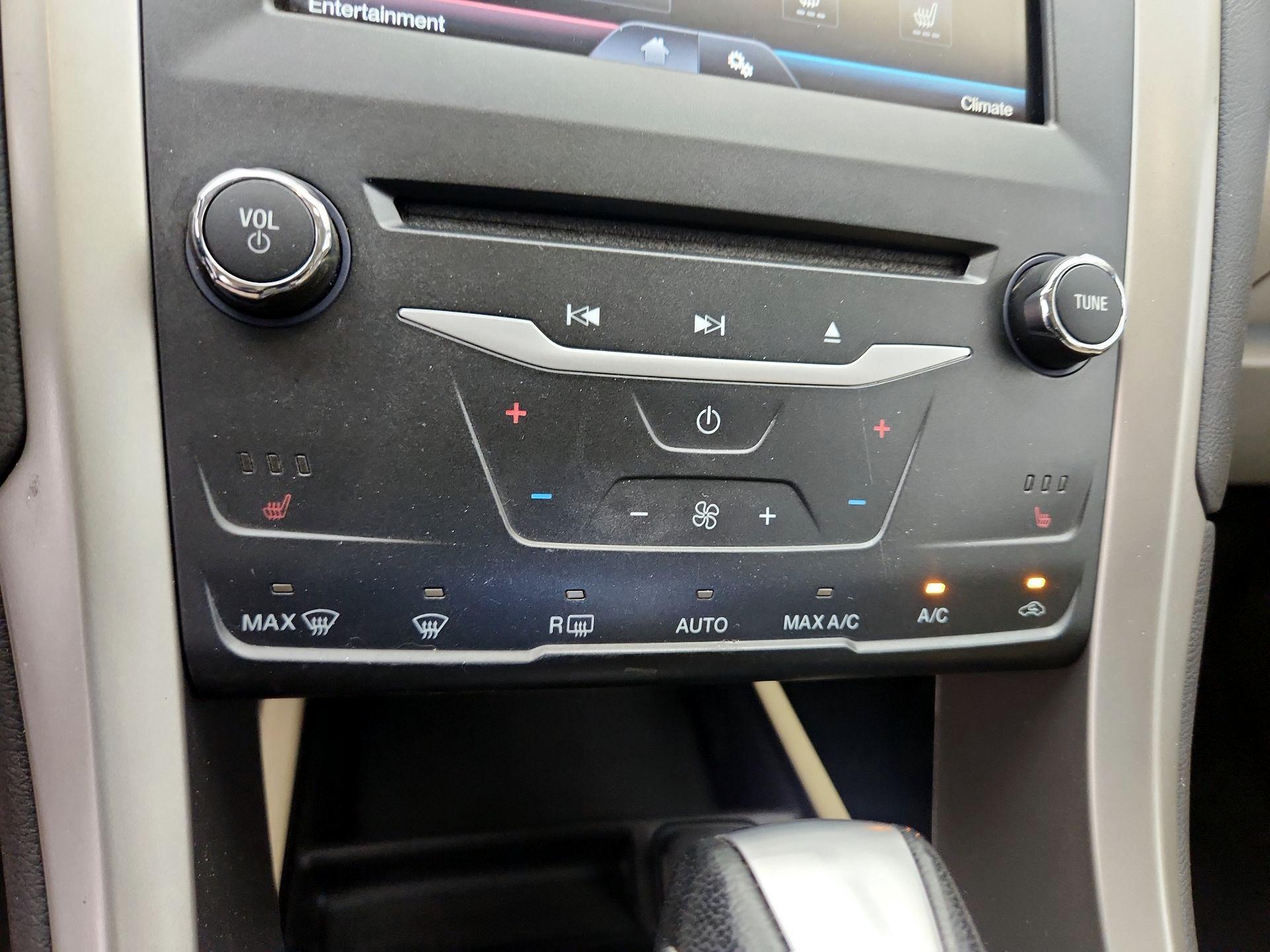 Thumbnail: 2015 Ford Fusion - 16