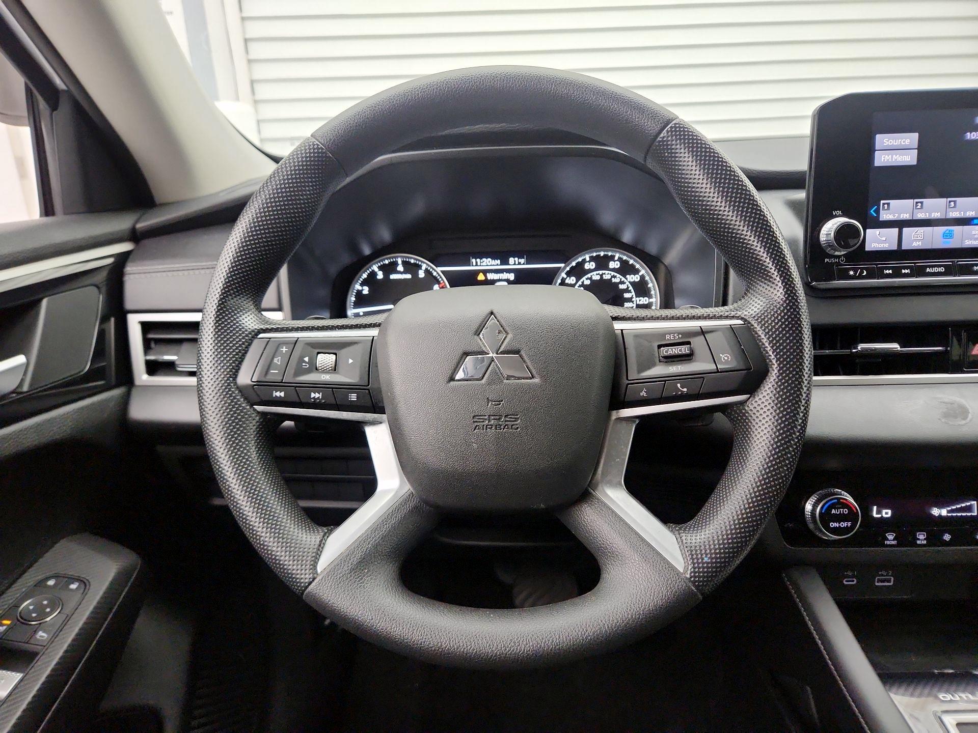 Thumbnail: 2024 Mitsubishi Outlander - 10