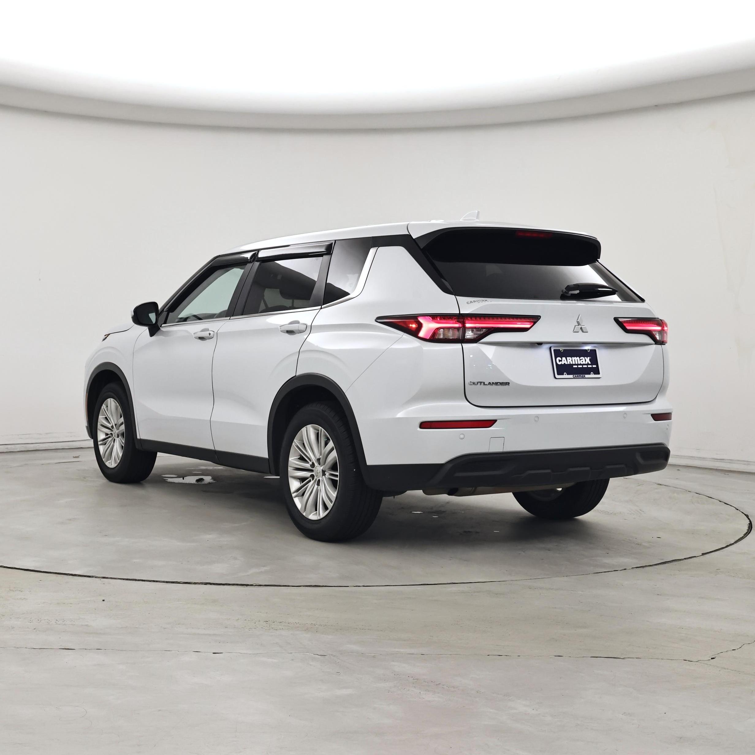 Thumbnail: 2024 Mitsubishi Outlander - 2