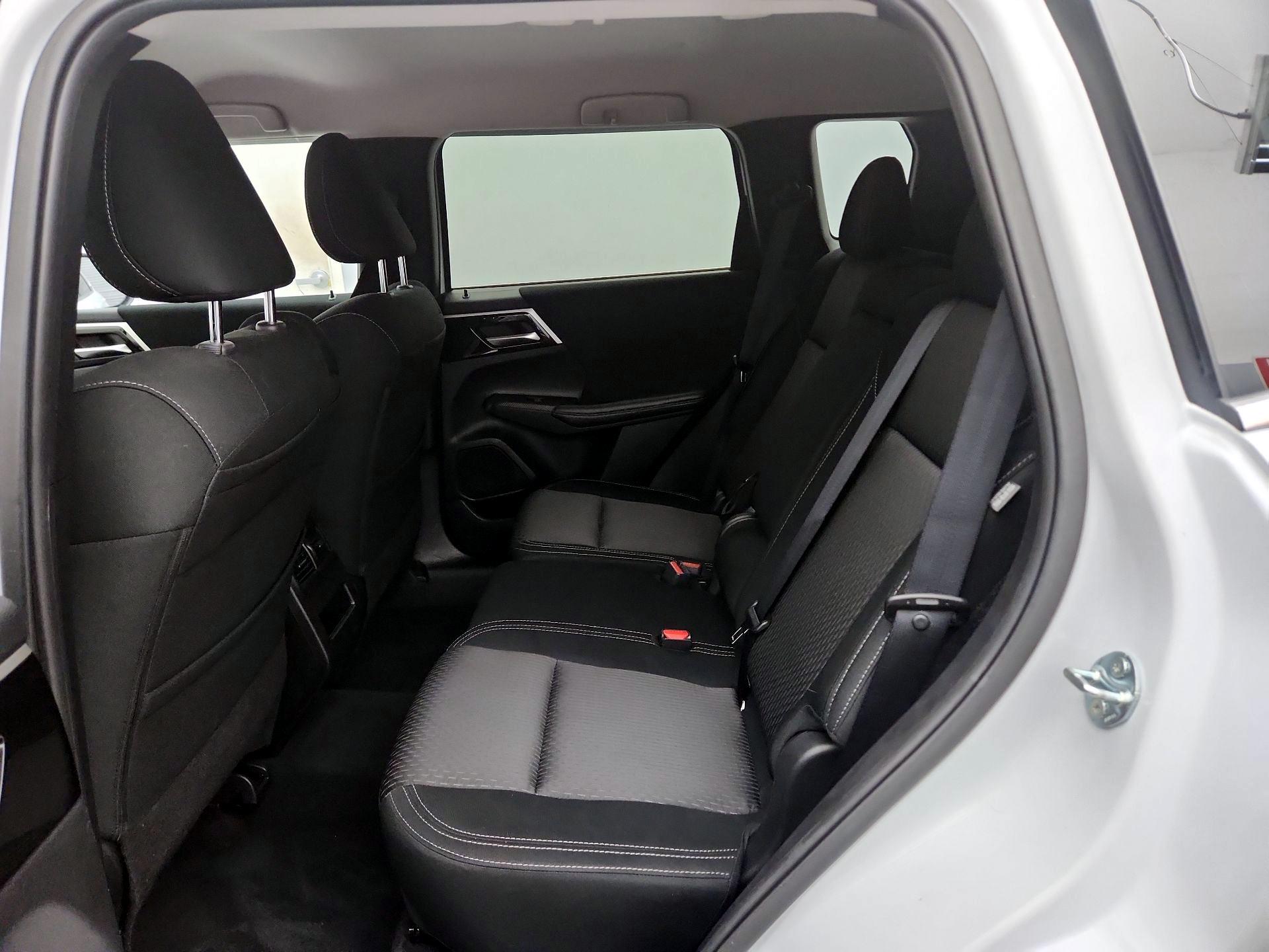 Thumbnail: 2024 Mitsubishi Outlander - 19