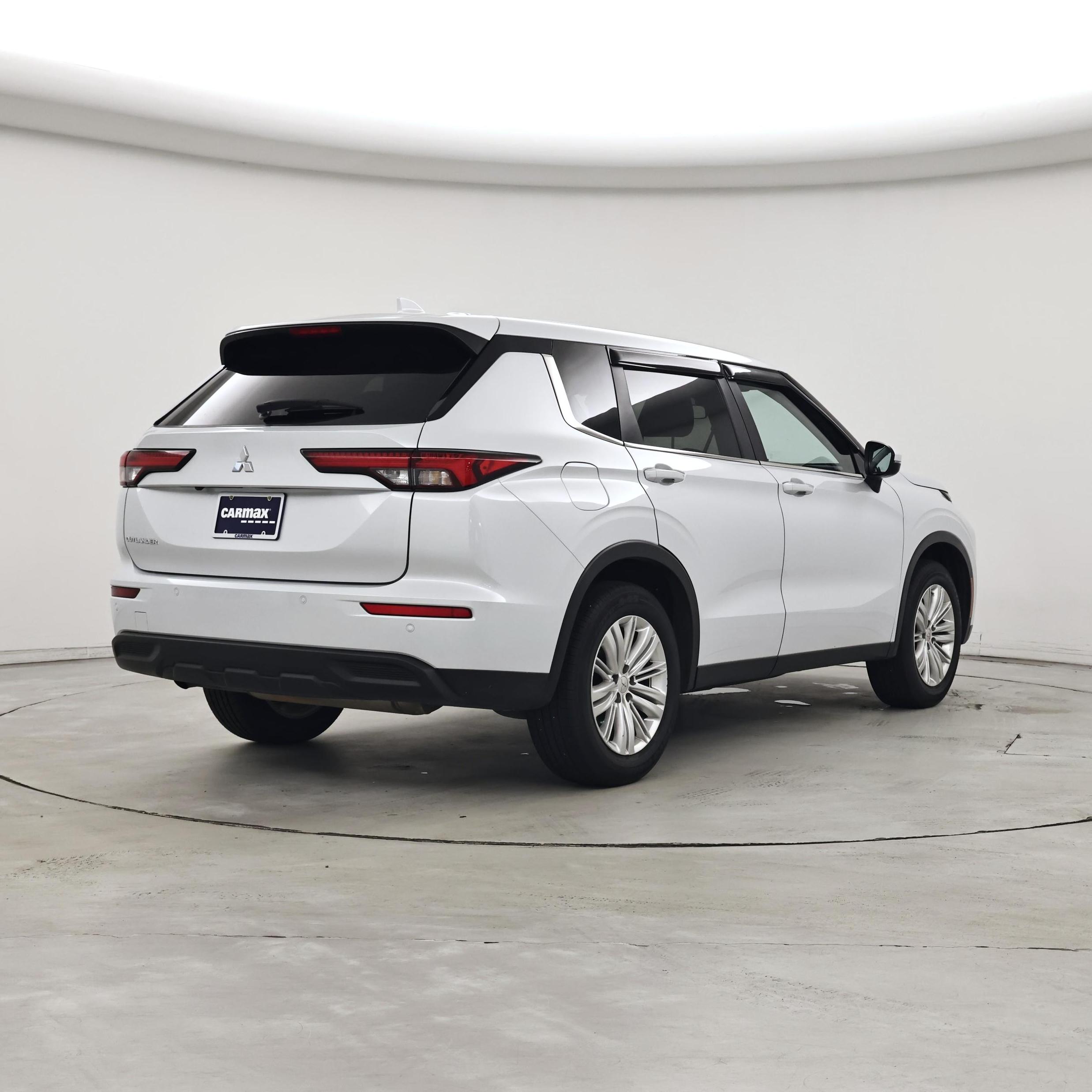 Thumbnail: 2024 Mitsubishi Outlander - 8