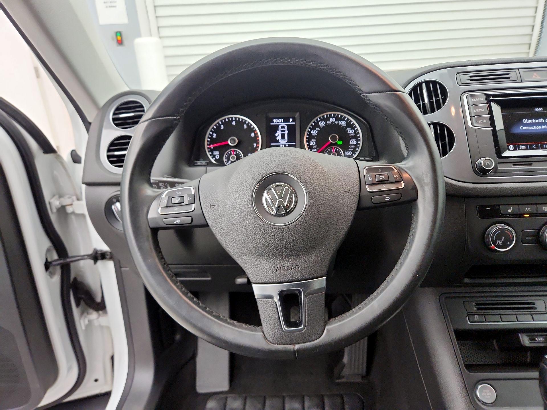 Thumbnail: 2016 Volkswagen Tiguan - 10