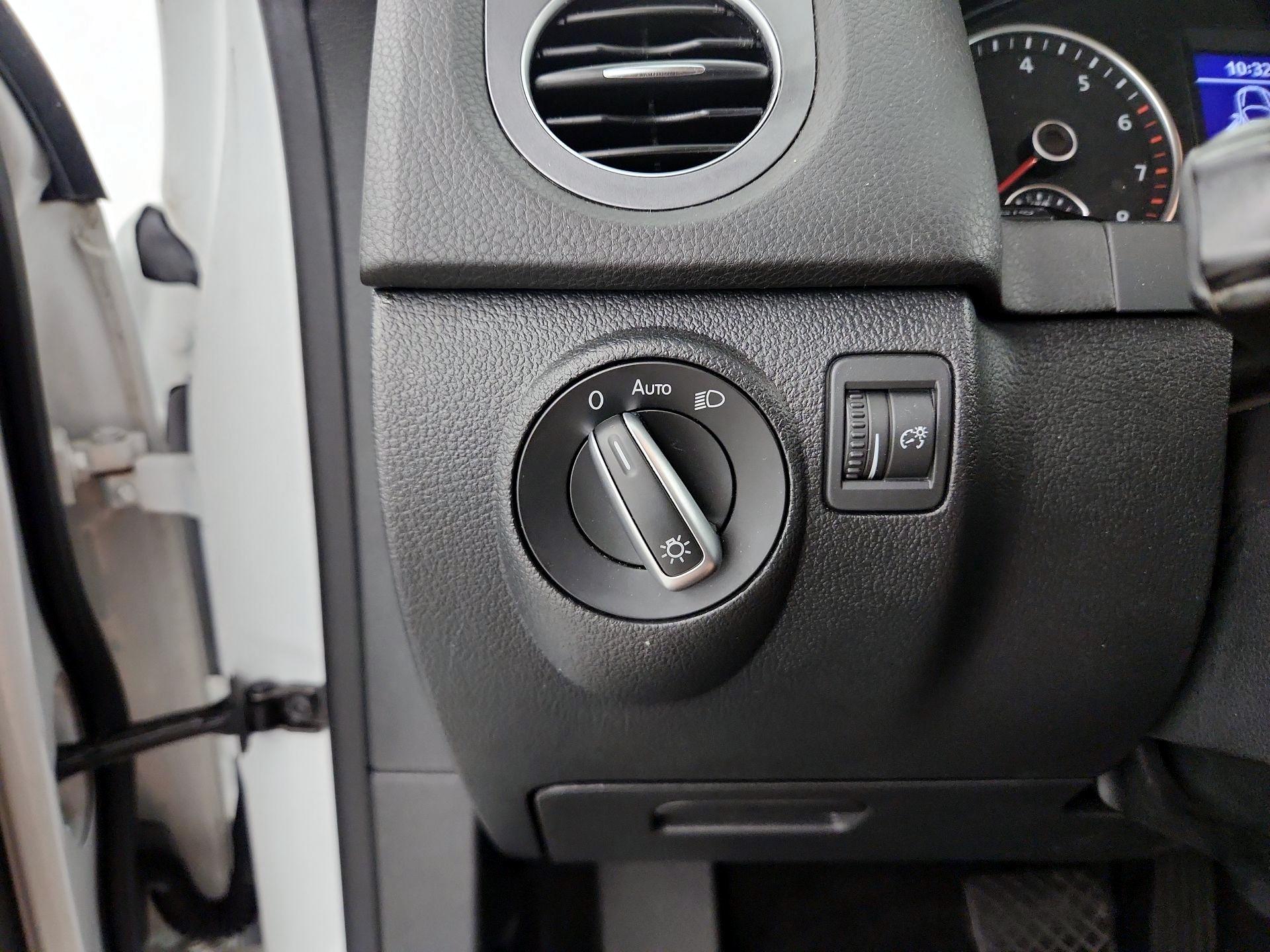 Thumbnail: 2016 Volkswagen Tiguan - 13