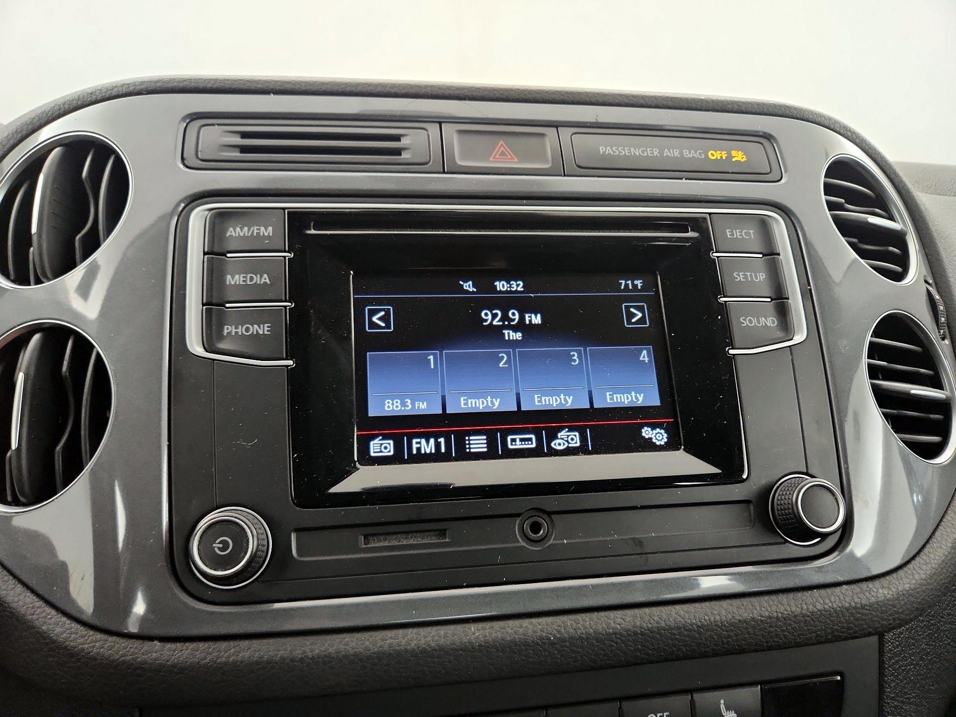 Thumbnail: 2016 Volkswagen Tiguan - 15
