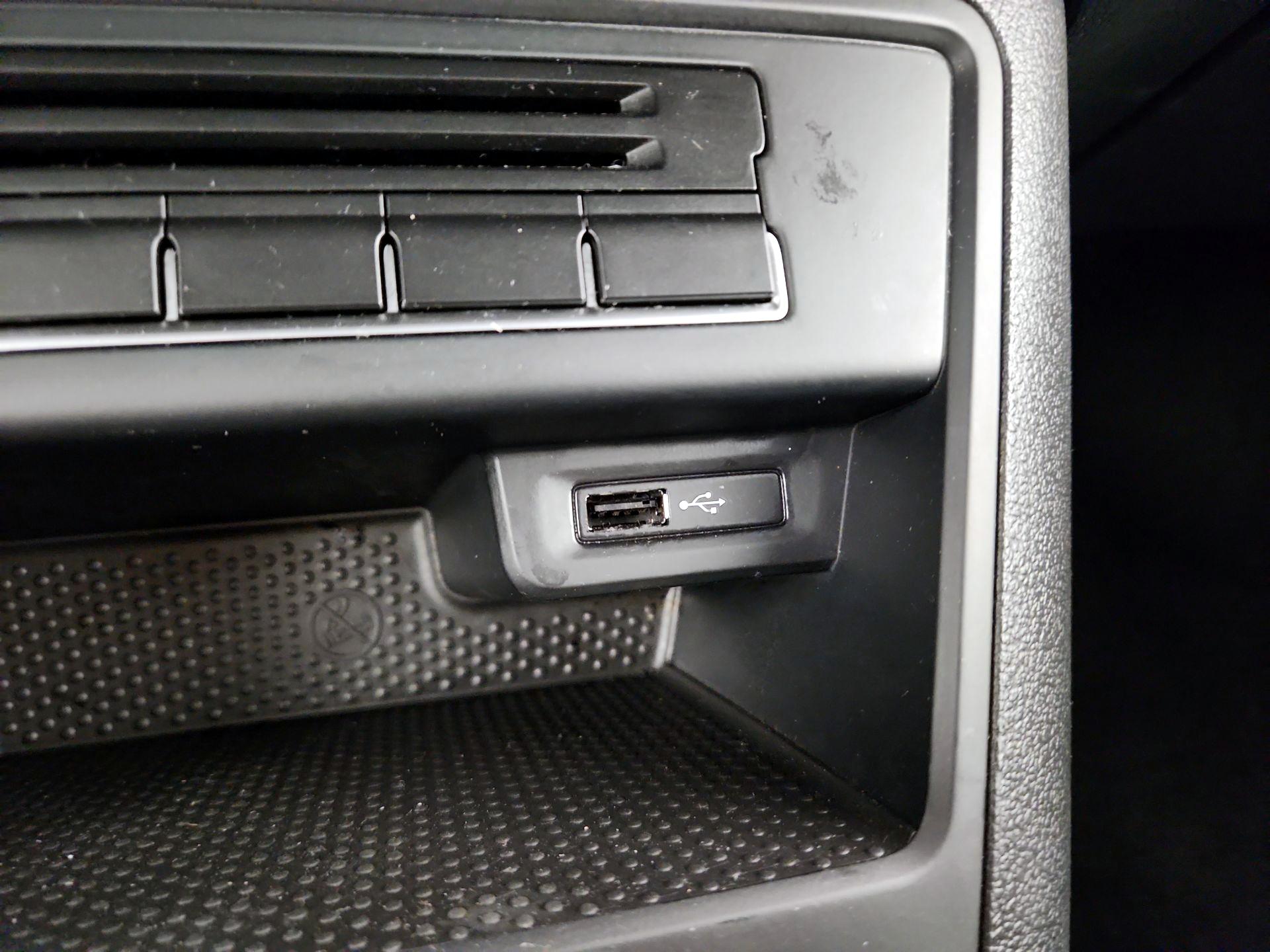 Thumbnail: 2016 Volkswagen Tiguan - 18