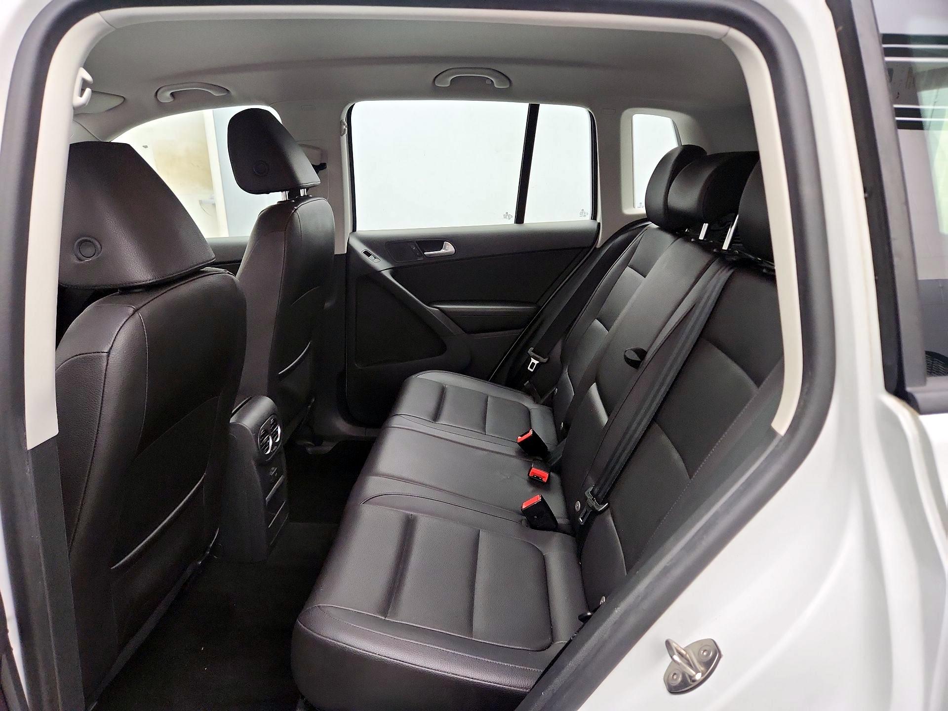 Thumbnail: 2016 Volkswagen Tiguan - 19