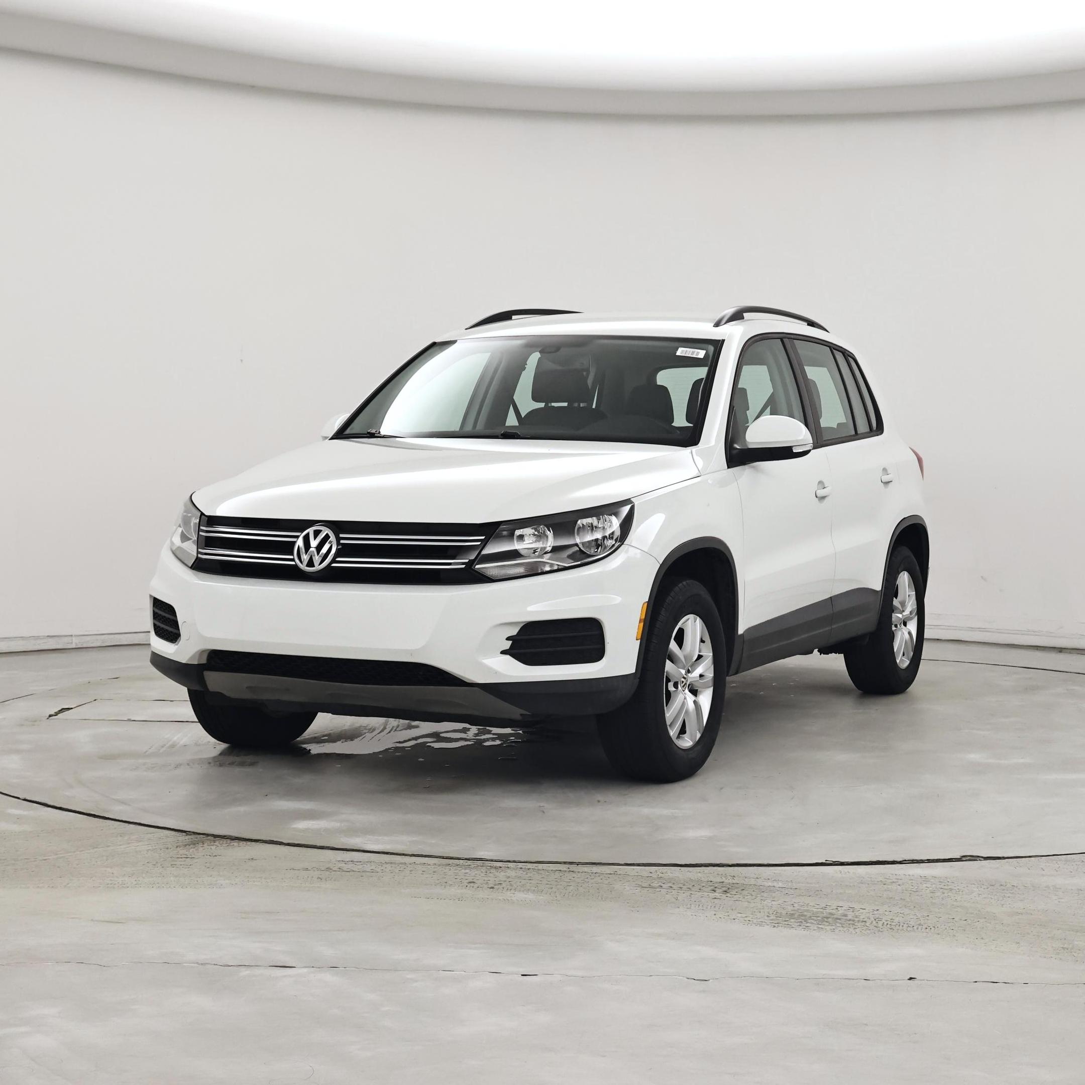 Thumbnail: 2016 Volkswagen Tiguan - 4