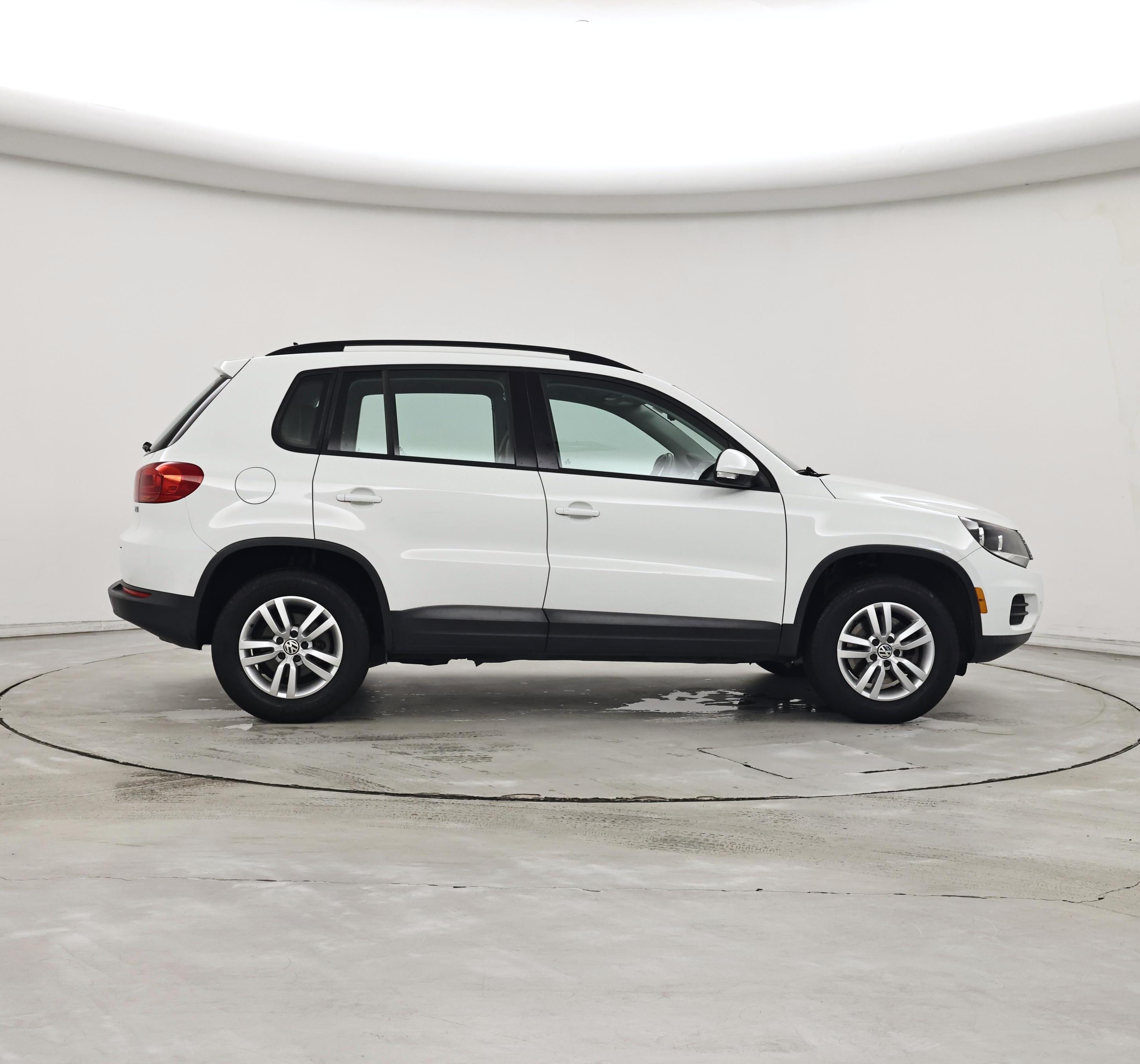 Thumbnail: 2016 Volkswagen Tiguan - 7