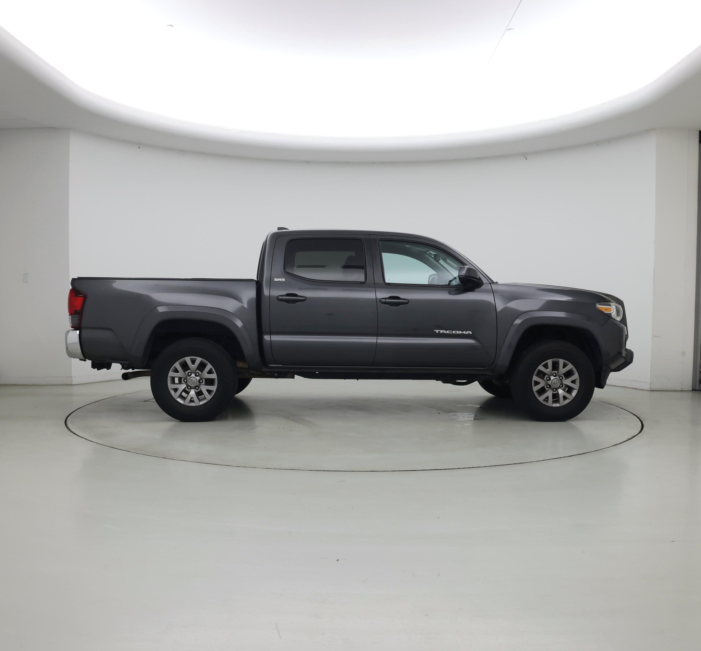 Thumbnail: 2018 Toyota Tacoma - 7