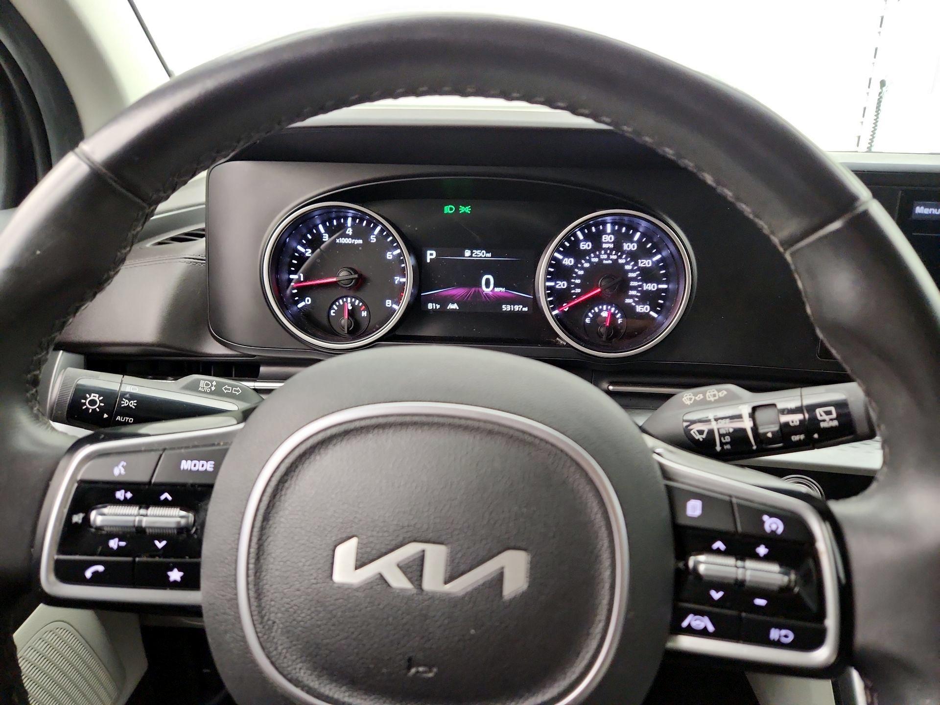 Thumbnail: 2023 Kia Carnival - 10