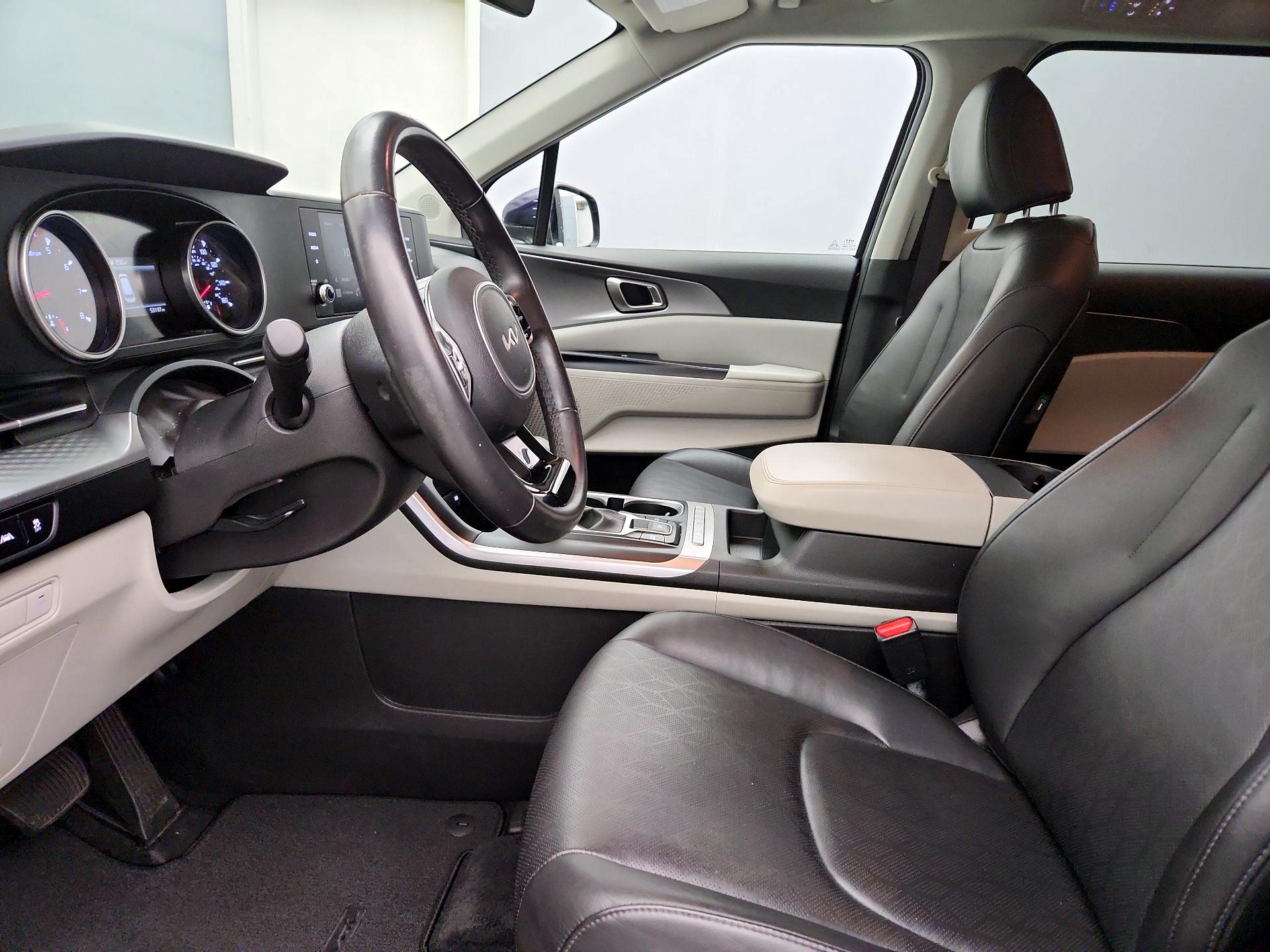 Thumbnail: 2023 Kia Carnival - 11