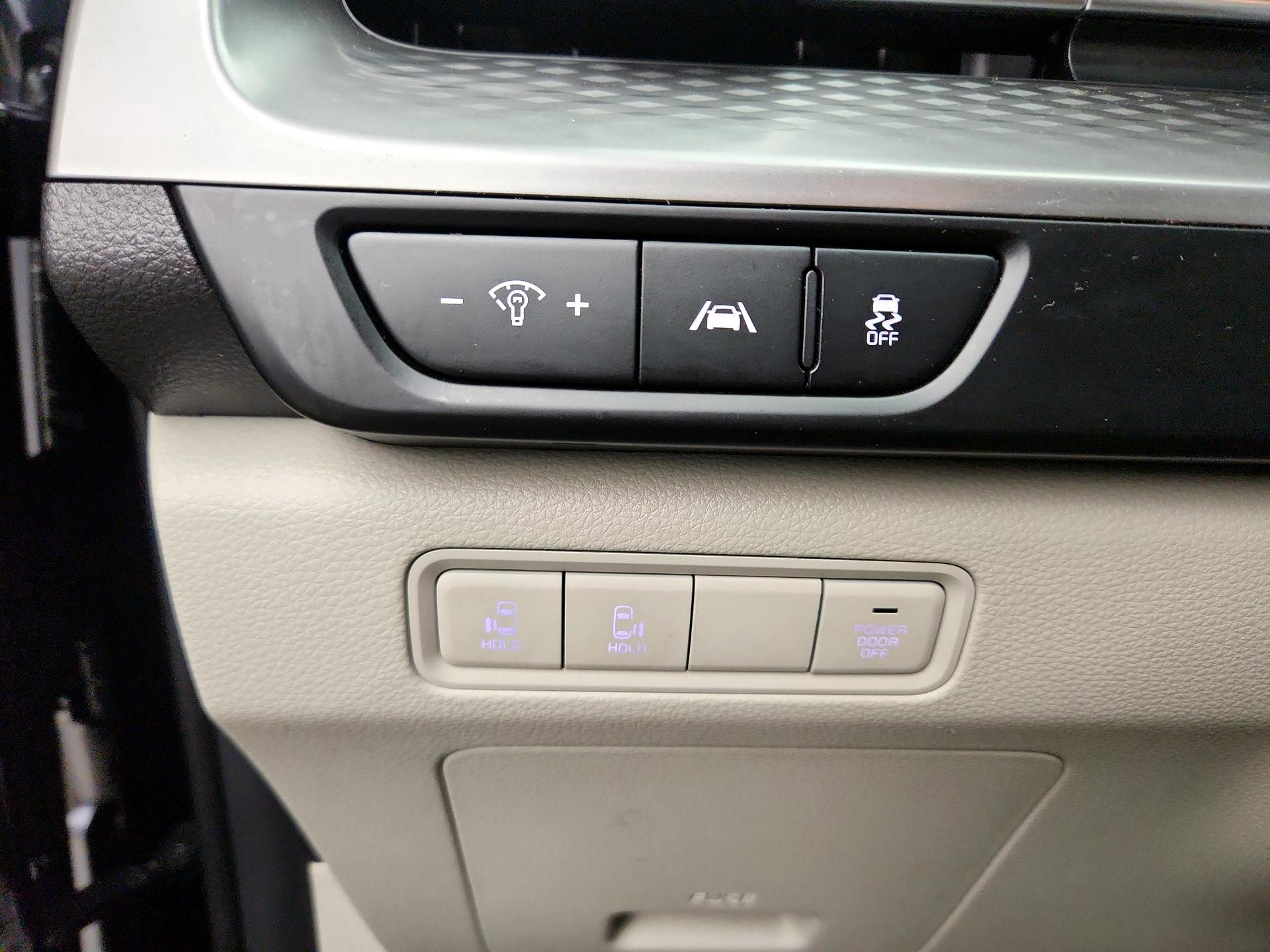 Thumbnail: 2023 Kia Carnival - 13