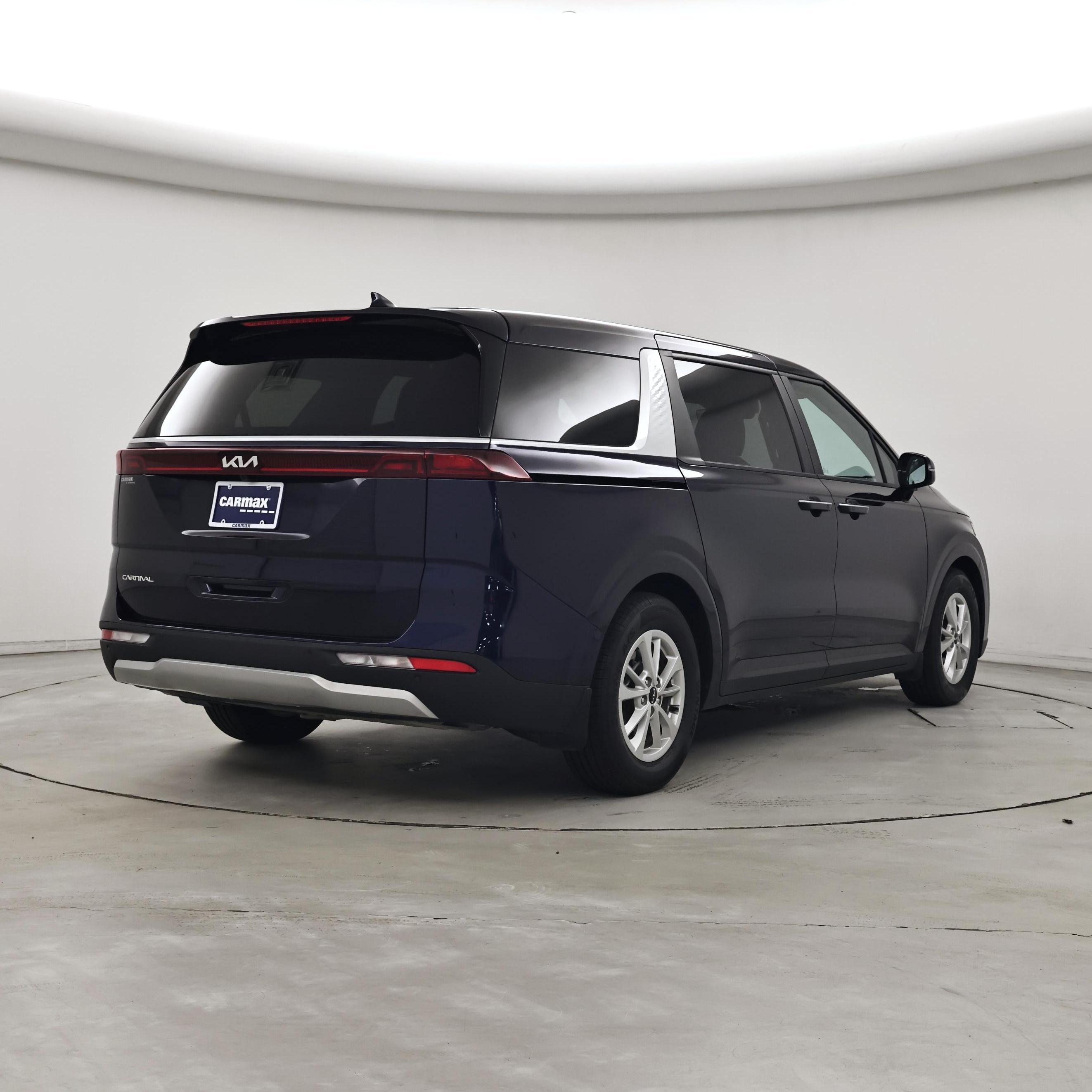 Thumbnail: 2023 Kia Carnival - 8