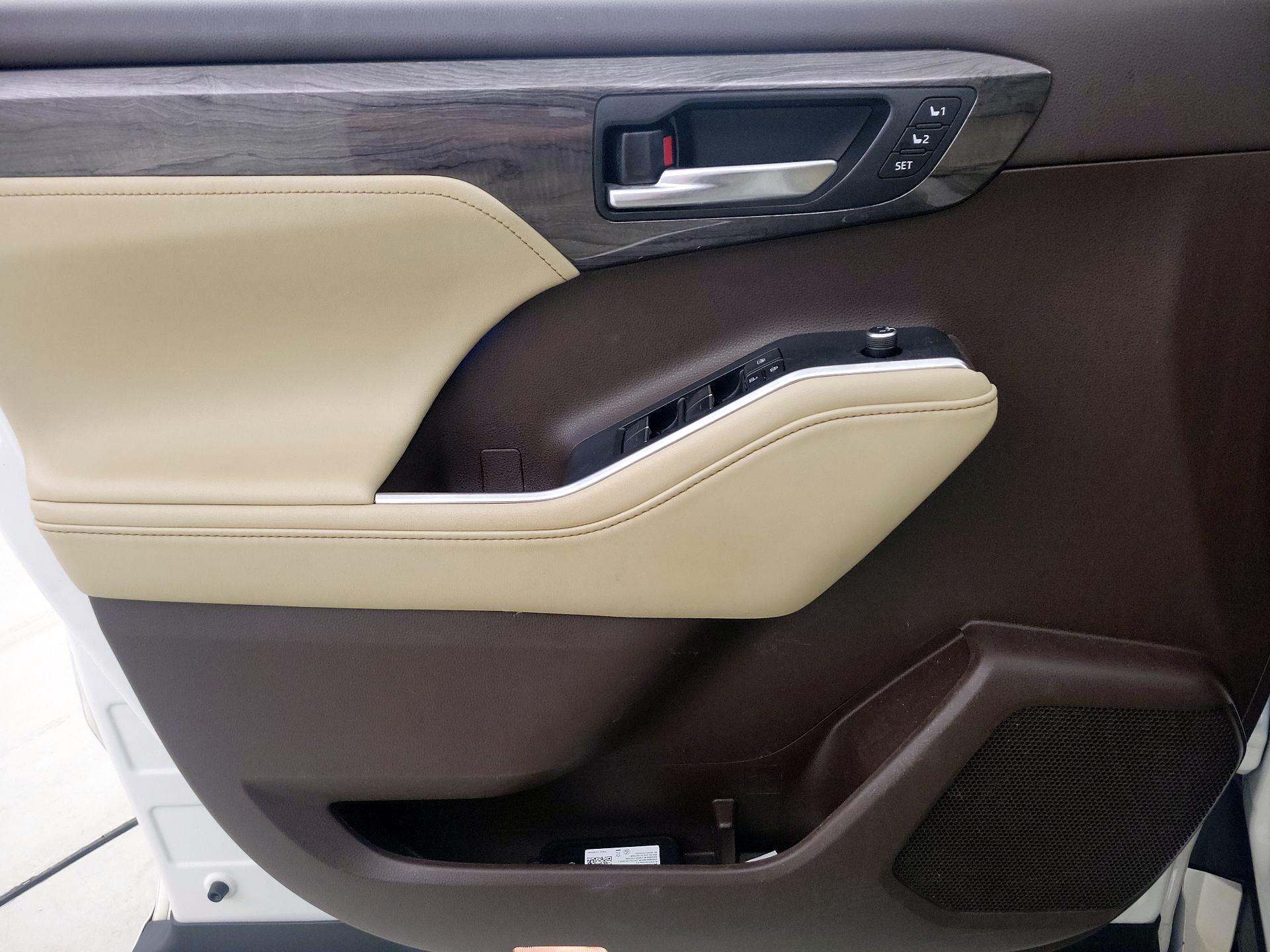 Thumbnail: 2020 Toyota Highlander - 12